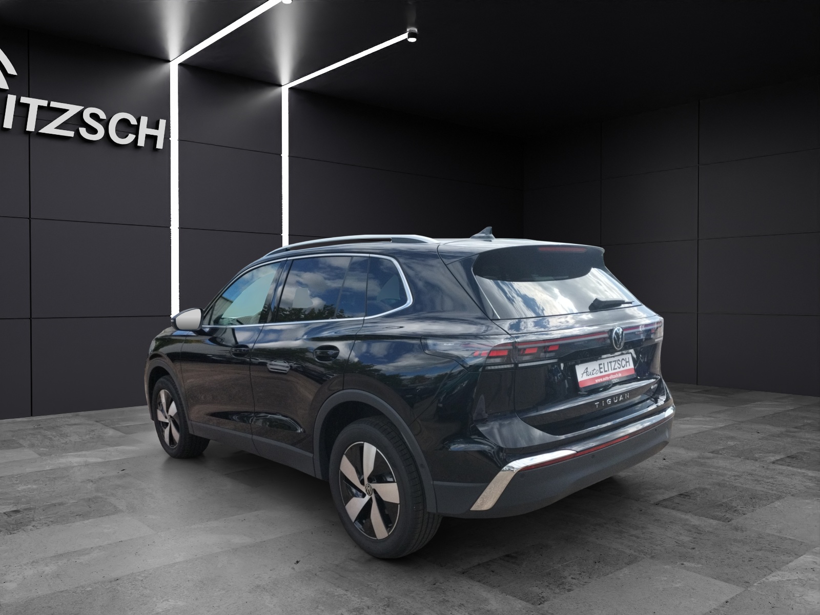 Fahrzeugabbildung Volkswagen Tiguan TDI Elegance DSG 4M LED AHK Navi HUD Pano AID ACC RFK SH