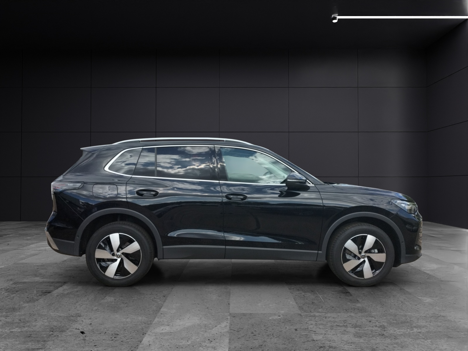 Fahrzeugabbildung Volkswagen Tiguan TDI Elegance DSG 4M LED AHK Navi HUD Pano AID ACC RFK SH