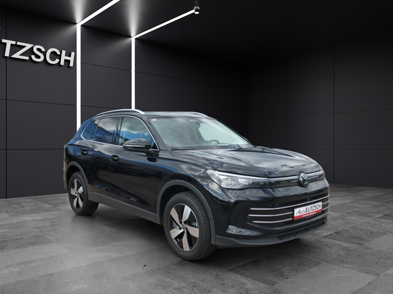 Fahrzeugabbildung Volkswagen Tiguan TDI Elegance DSG 4M LED AHK Navi HUD Pano AID ACC RFK SH