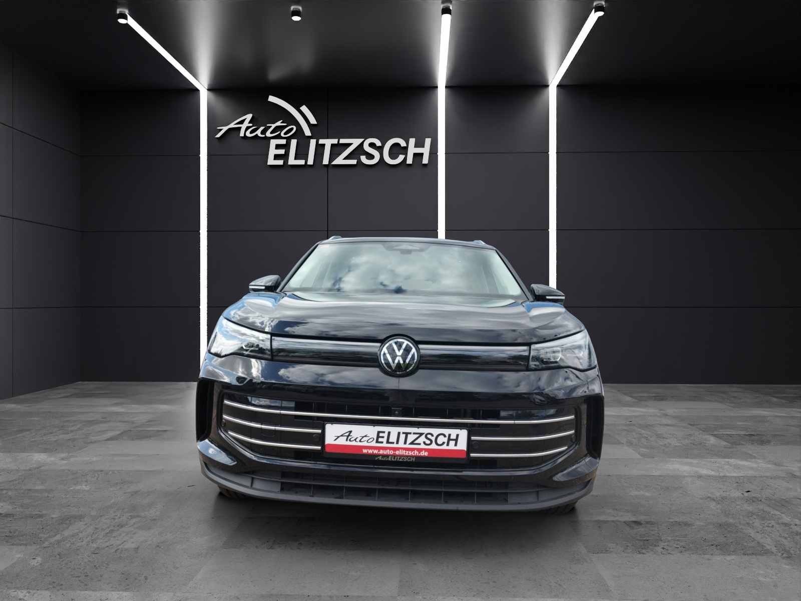 Fahrzeugabbildung Volkswagen Tiguan TDI Elegance DSG 4M LED AHK Navi HUD Pano AID ACC RFK SH