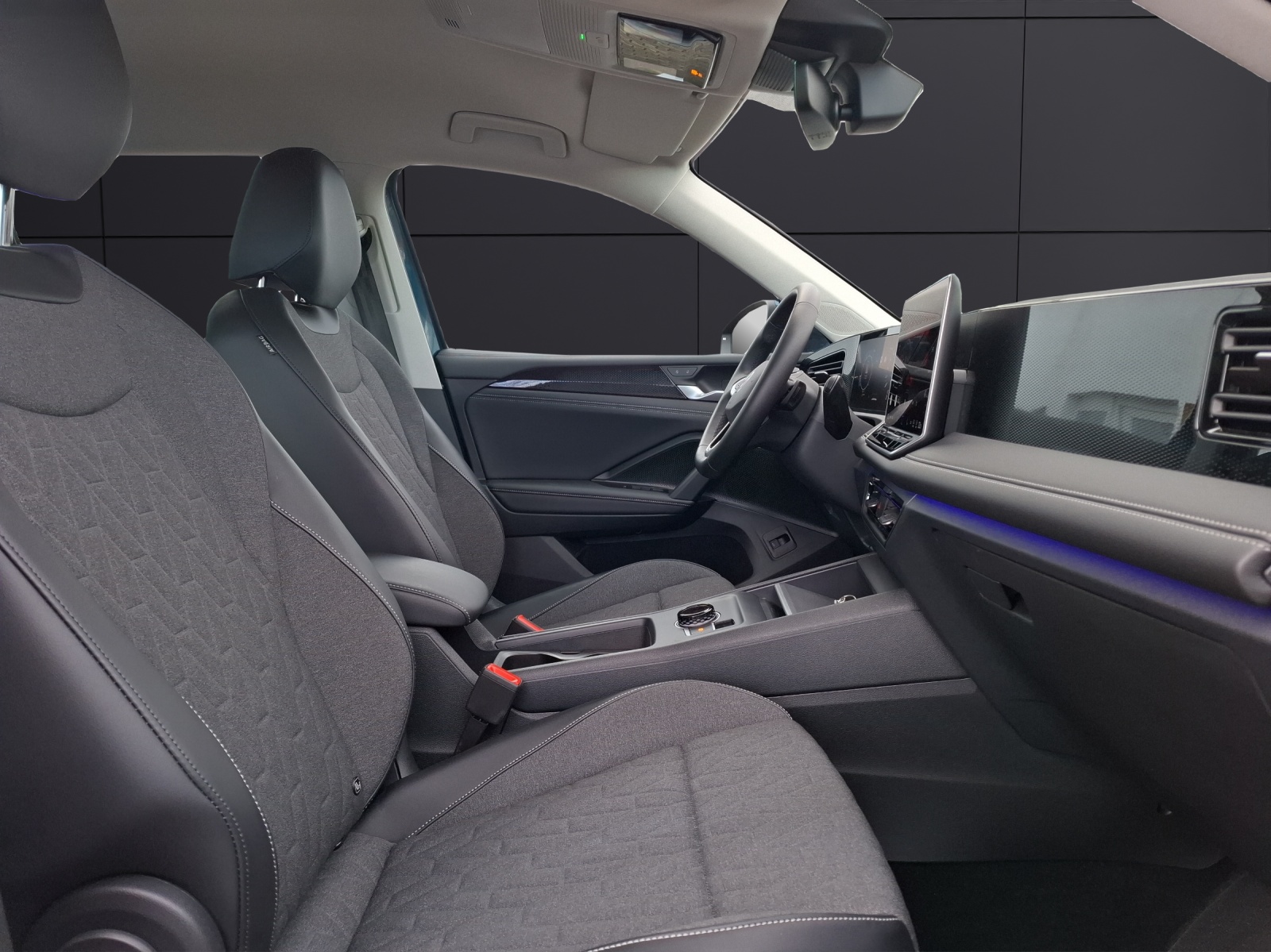 Fahrzeugabbildung Volkswagen Tiguan eTSI Life DSG Standhzg LED AHK Navi AID ACC RFK SH 20