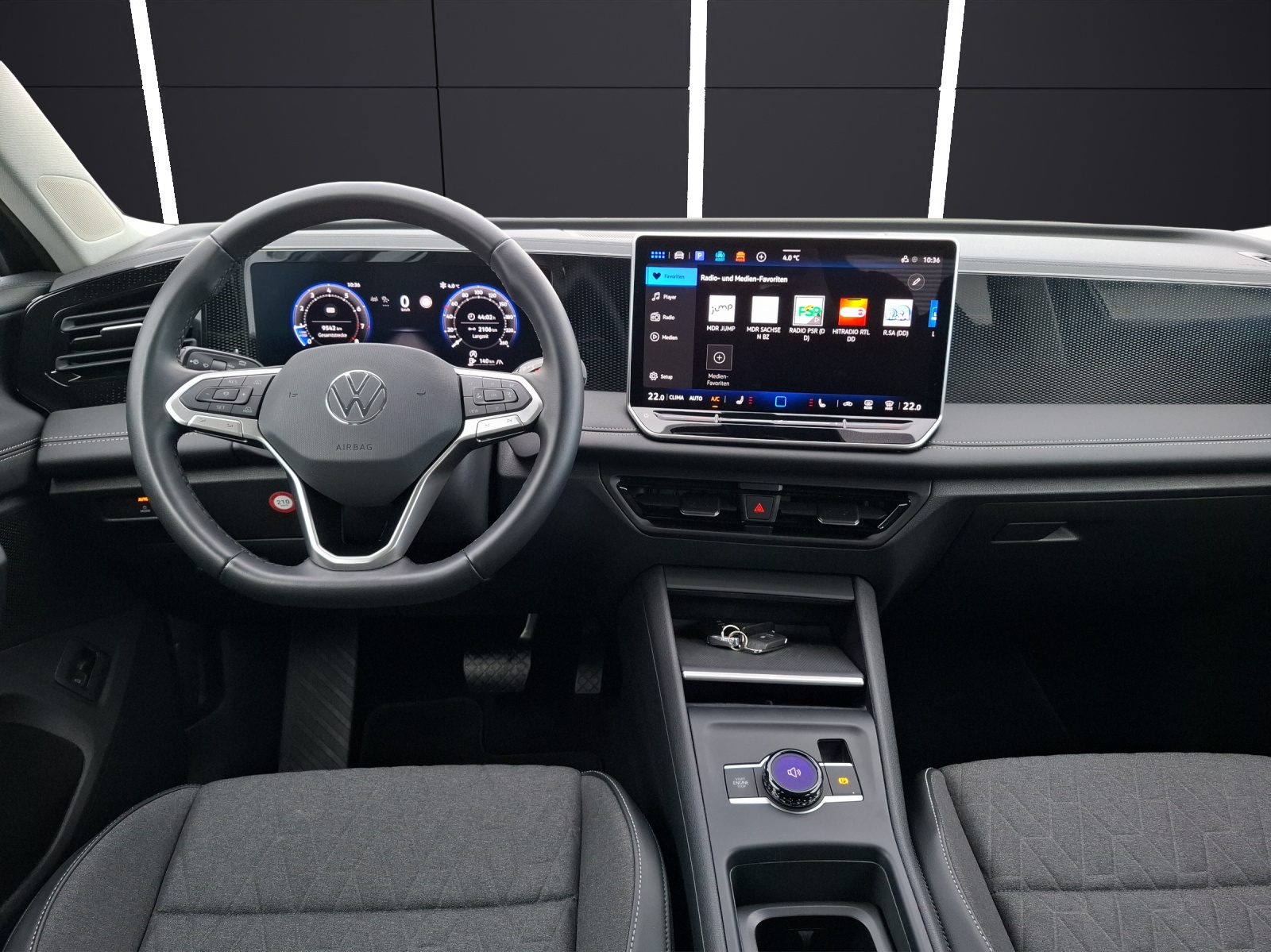 Fahrzeugabbildung Volkswagen Tiguan eTSI Life DSG Standhzg LED AHK Navi AID ACC RFK SH 20