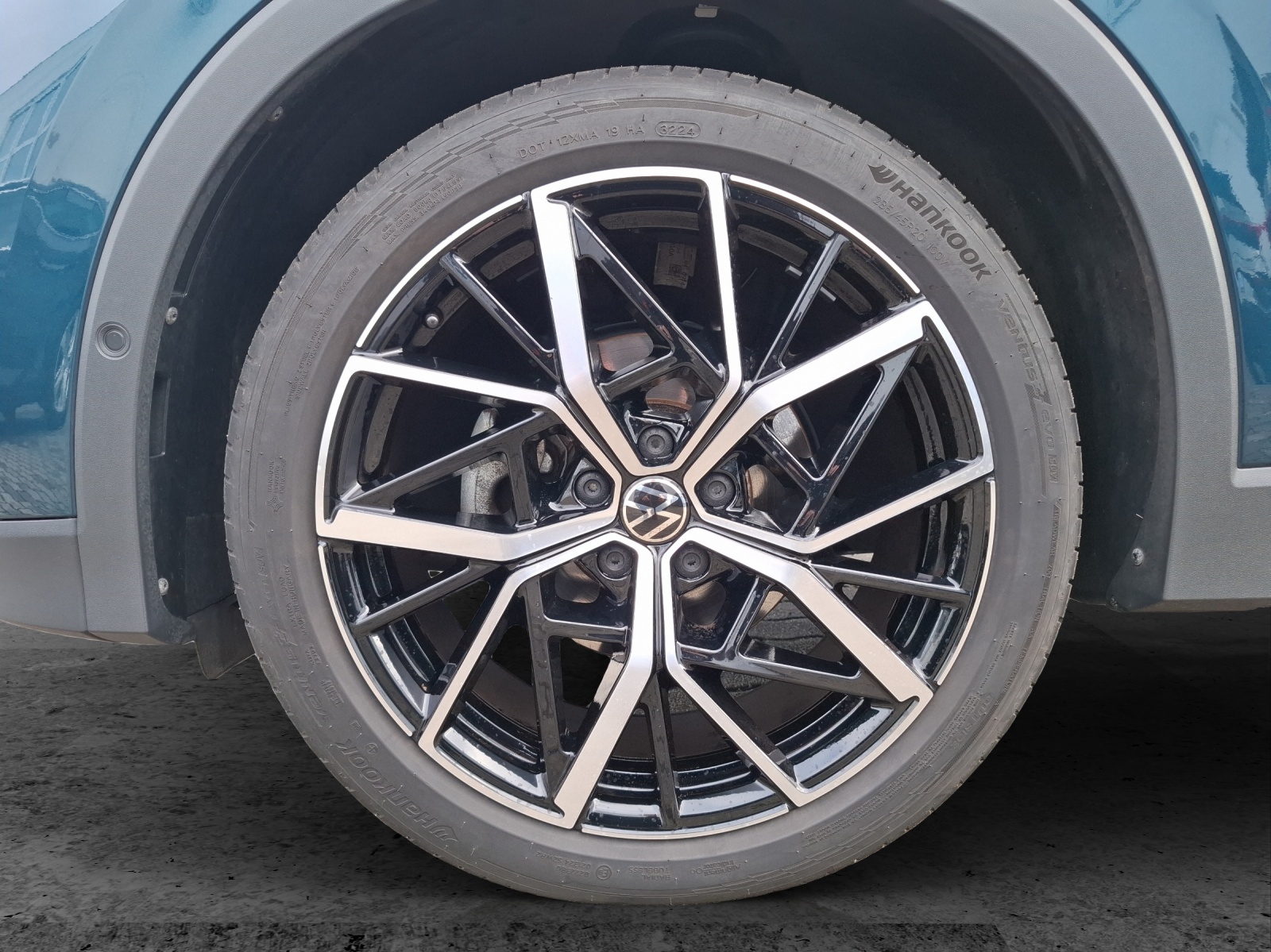 Fahrzeugabbildung Volkswagen Tiguan eTSI Life DSG Standhzg LED AHK Navi AID ACC RFK SH 20