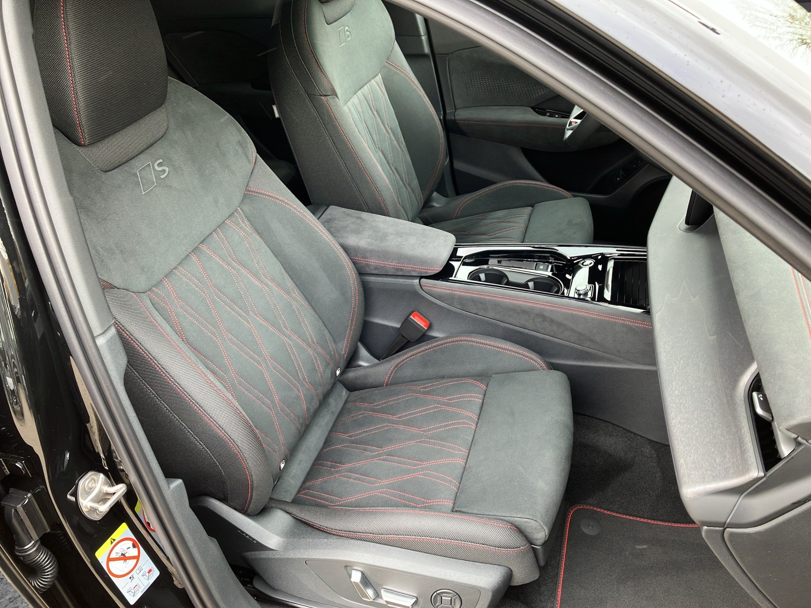 Fahrzeugabbildung Audi Q3 TFSI quattro 195 kW