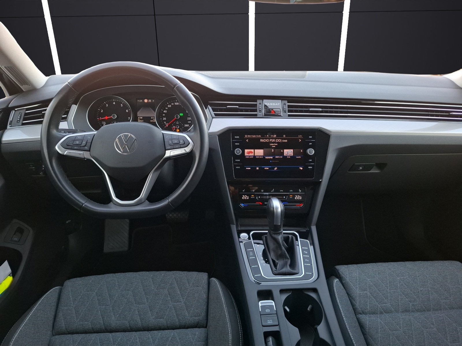 Fahrzeugabbildung Volkswagen Passat Variant TSI Business DSG Matrix Navi ACC RFK SH