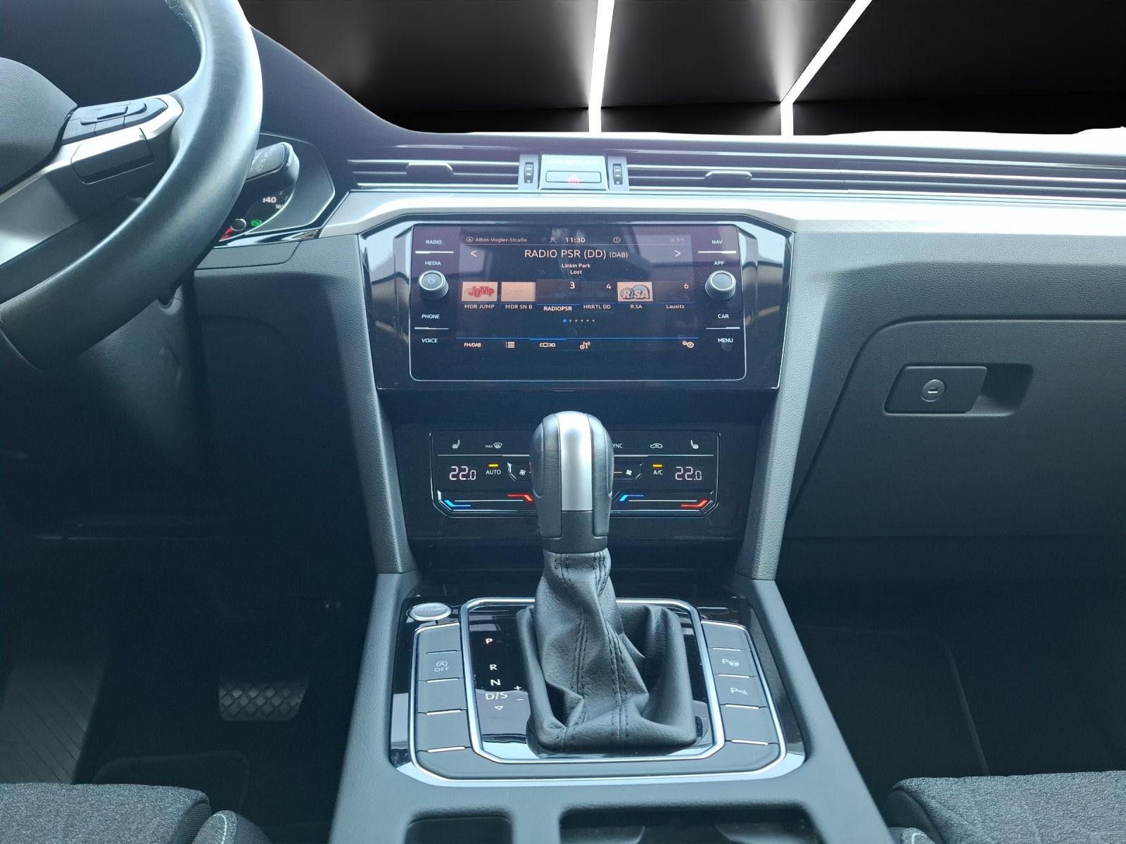 Fahrzeugabbildung Volkswagen Passat Variant TSI Business DSG Matrix Navi ACC RFK SH