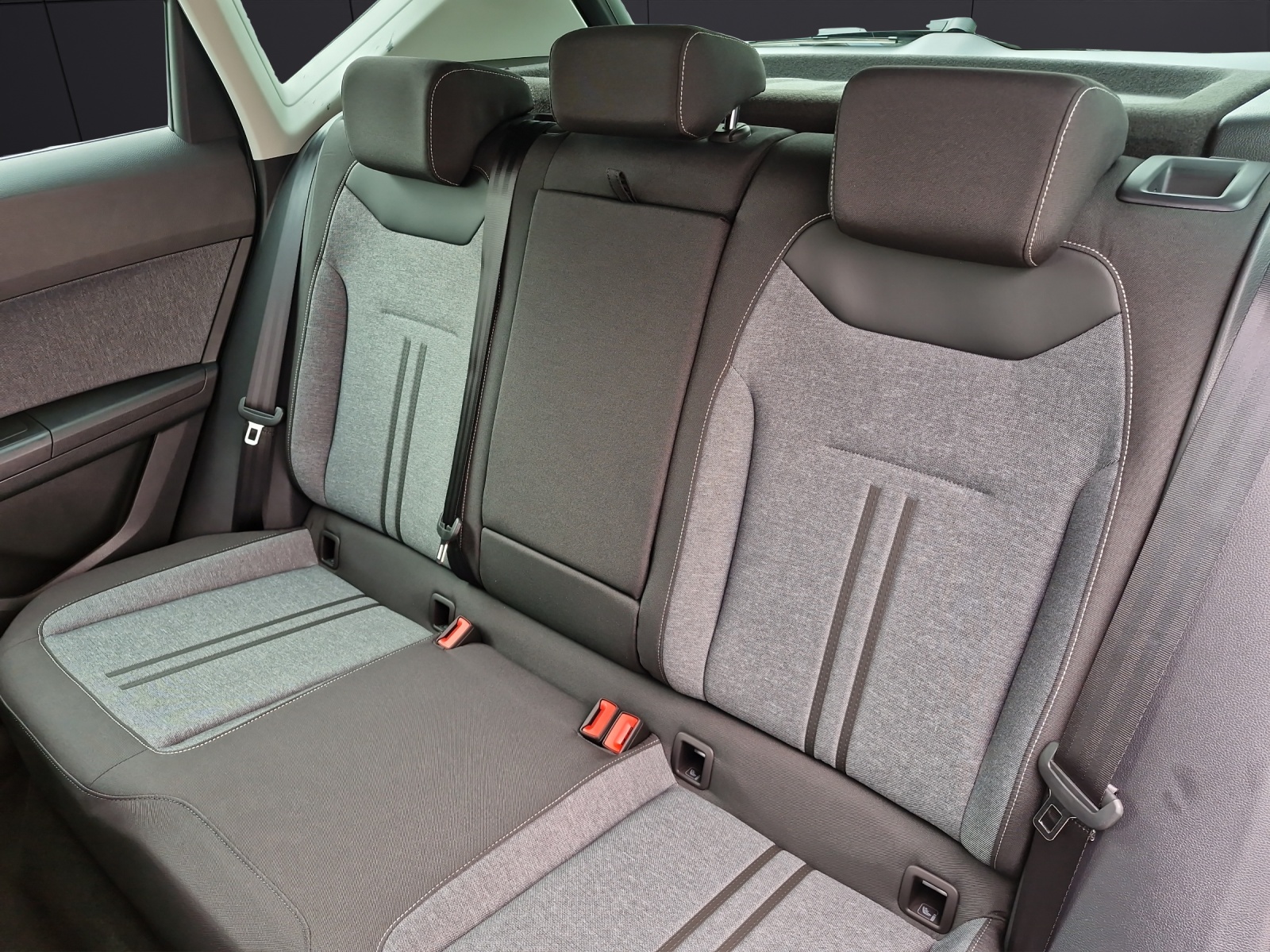 Fahrzeugabbildung SEAT Ateca Style Edition 1.5 TSI AHZ LED NAVI KLIMA