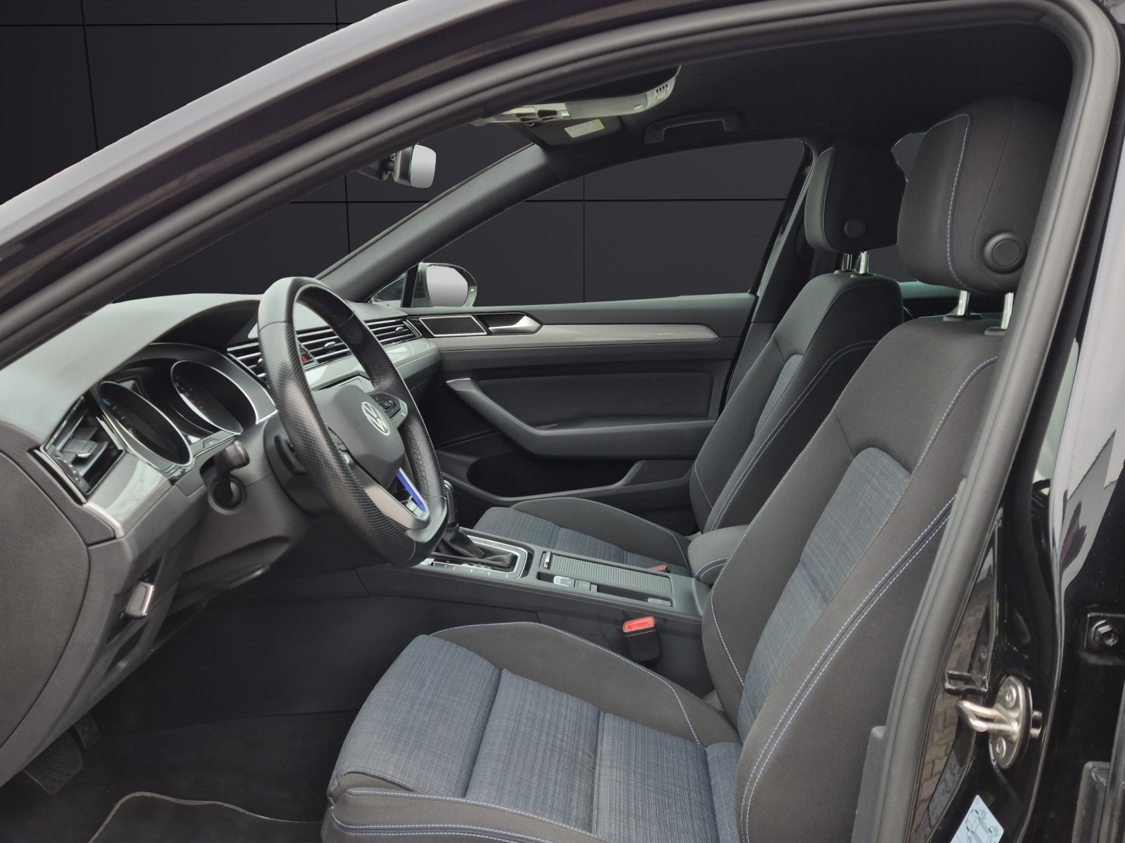 Fahrzeugabbildung Volkswagen Passat Variant GTE LED Navi ACC PDC SH LM