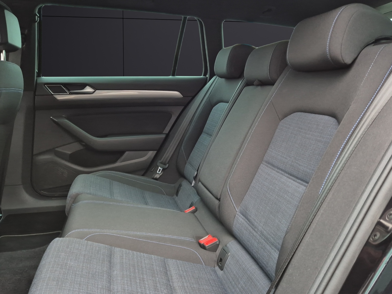 Fahrzeugabbildung Volkswagen Passat Variant GTE LED Navi ACC PDC SH LM