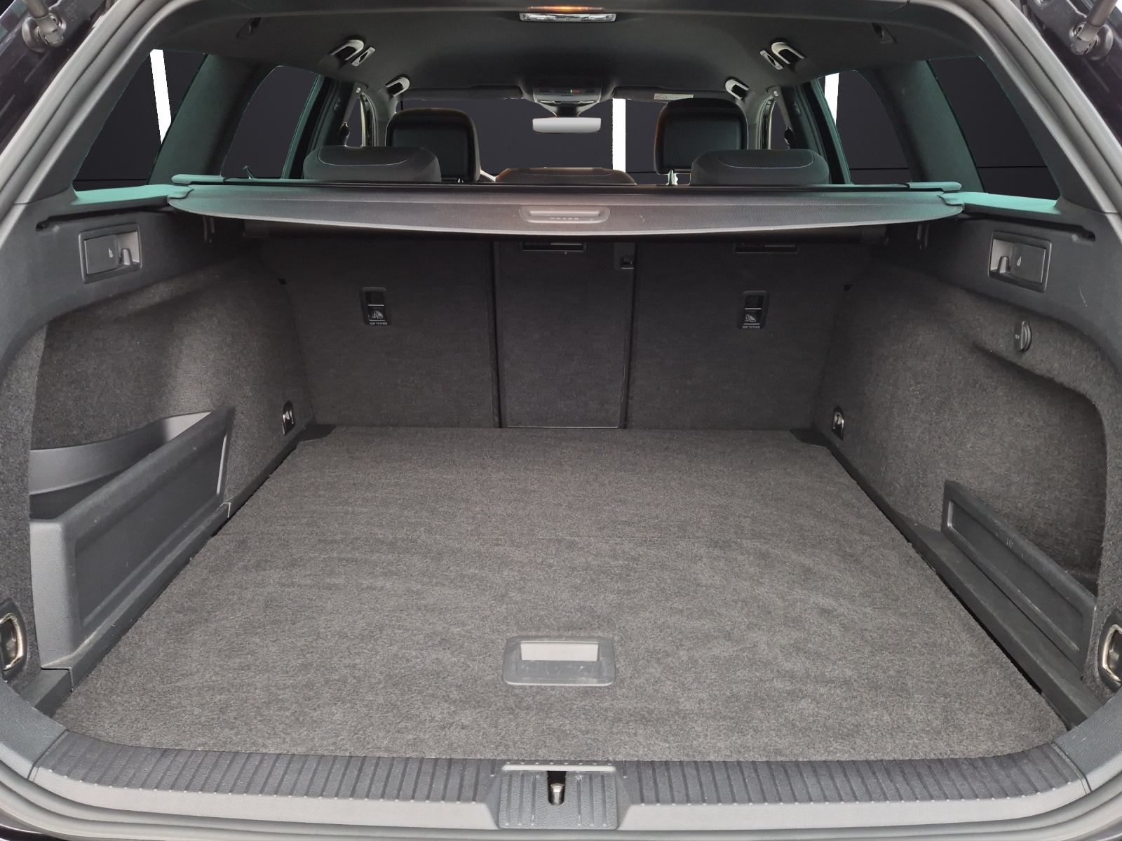 Fahrzeugabbildung Volkswagen Passat Variant GTE LED Navi ACC PDC SH LM