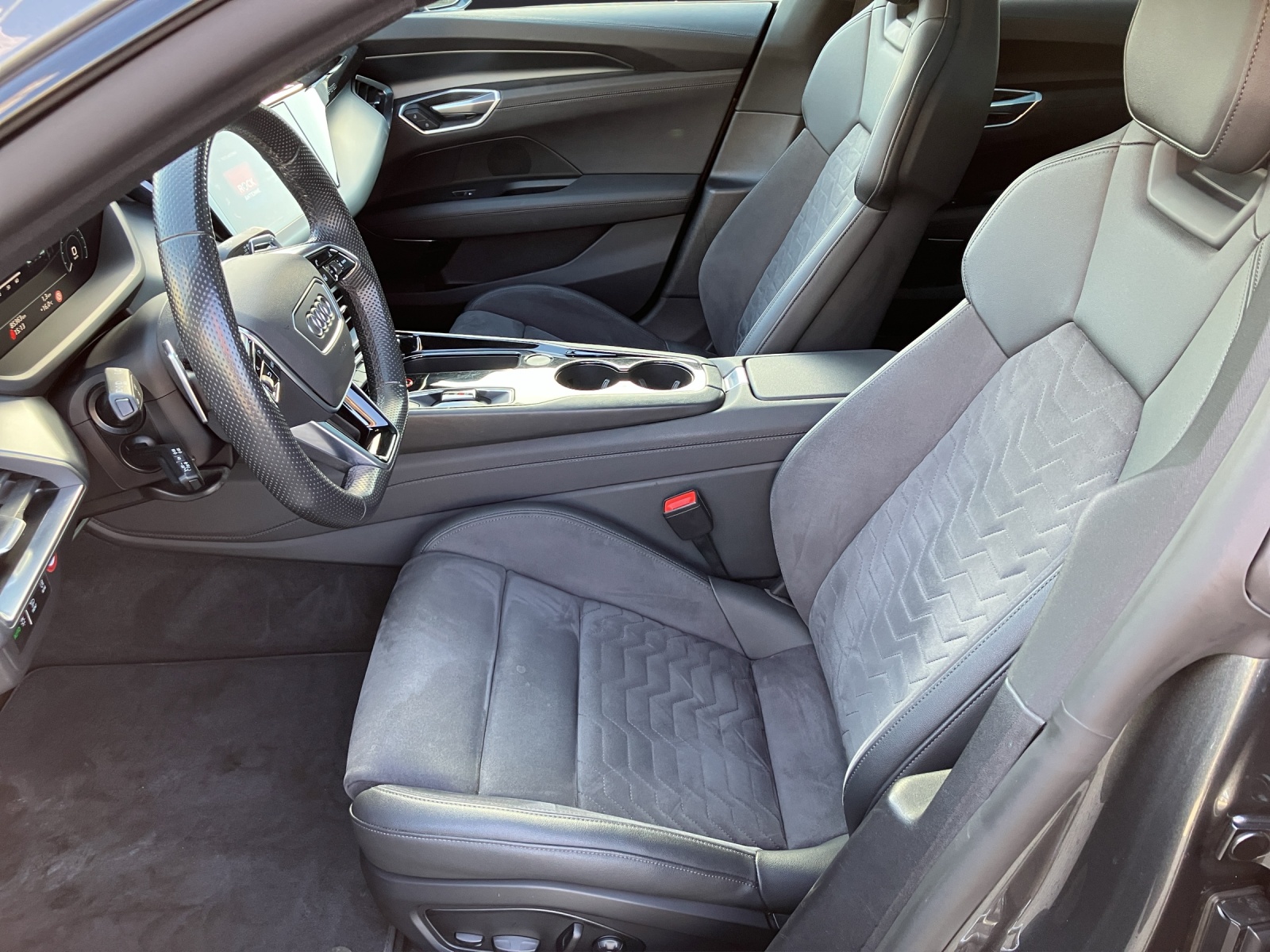 Fahrzeugabbildung Audi e-tron GT quattro MATRIX B&O WP SHZ ACC Navi Pano