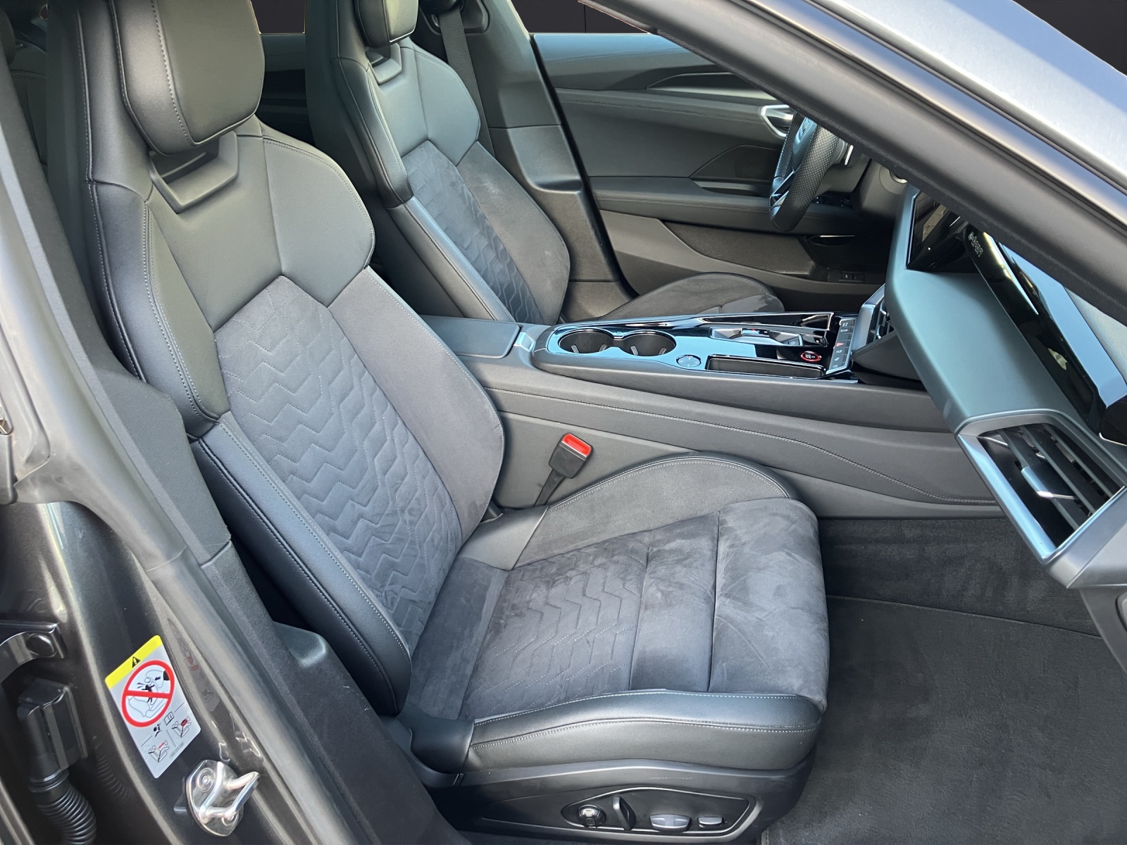 Fahrzeugabbildung Audi e-tron GT quattro MATRIX B&O WP SHZ ACC Navi Pano