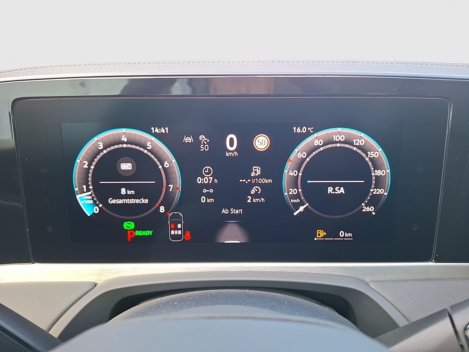 Fahrzeugabbildung Volkswagen Passat Variant eTSI Elegance DSG Matrix AHK Navi AID HUD ACC RFK SH