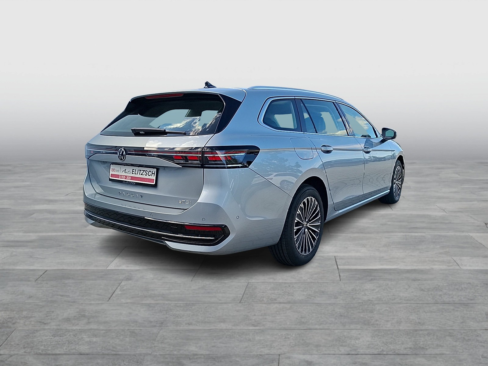 Fahrzeugabbildung Volkswagen Passat Variant eTSI Elegance DSG Matrix AHK Navi AID HUD ACC RFK SH