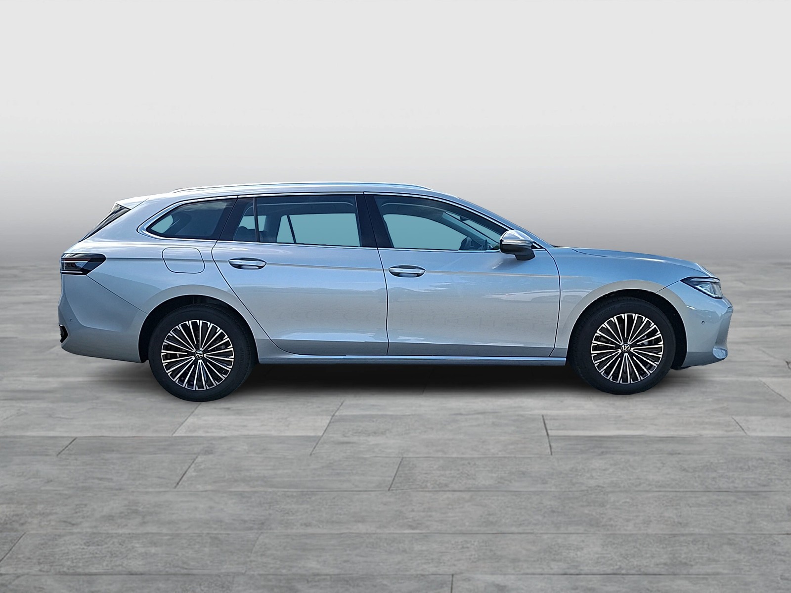 Fahrzeugabbildung Volkswagen Passat Variant eTSI Elegance DSG Matrix AHK Navi AID HUD ACC RFK SH
