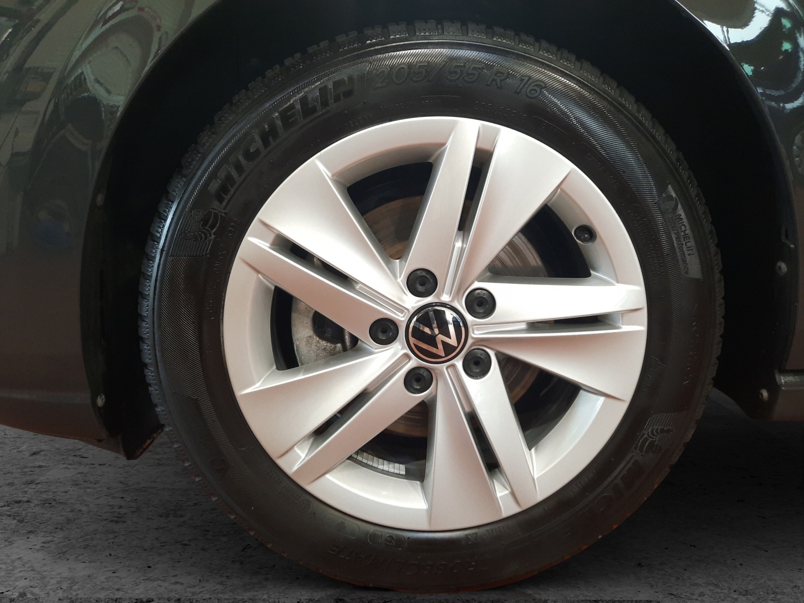 Fahrzeugabbildung Volkswagen Golf VIII TSI Life LED NAVI AID ACC PDC DAB+