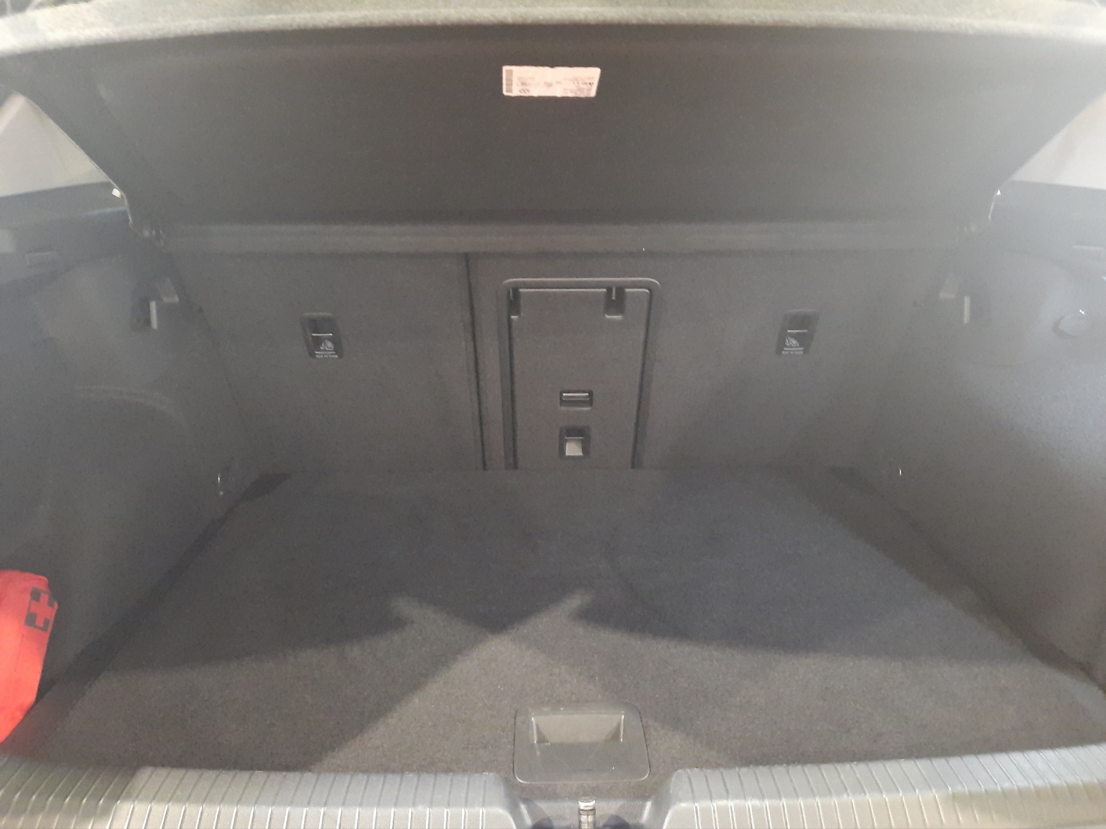 Fahrzeugabbildung Volkswagen Golf VIII TSI Life LED NAVI AID ACC PDC DAB+