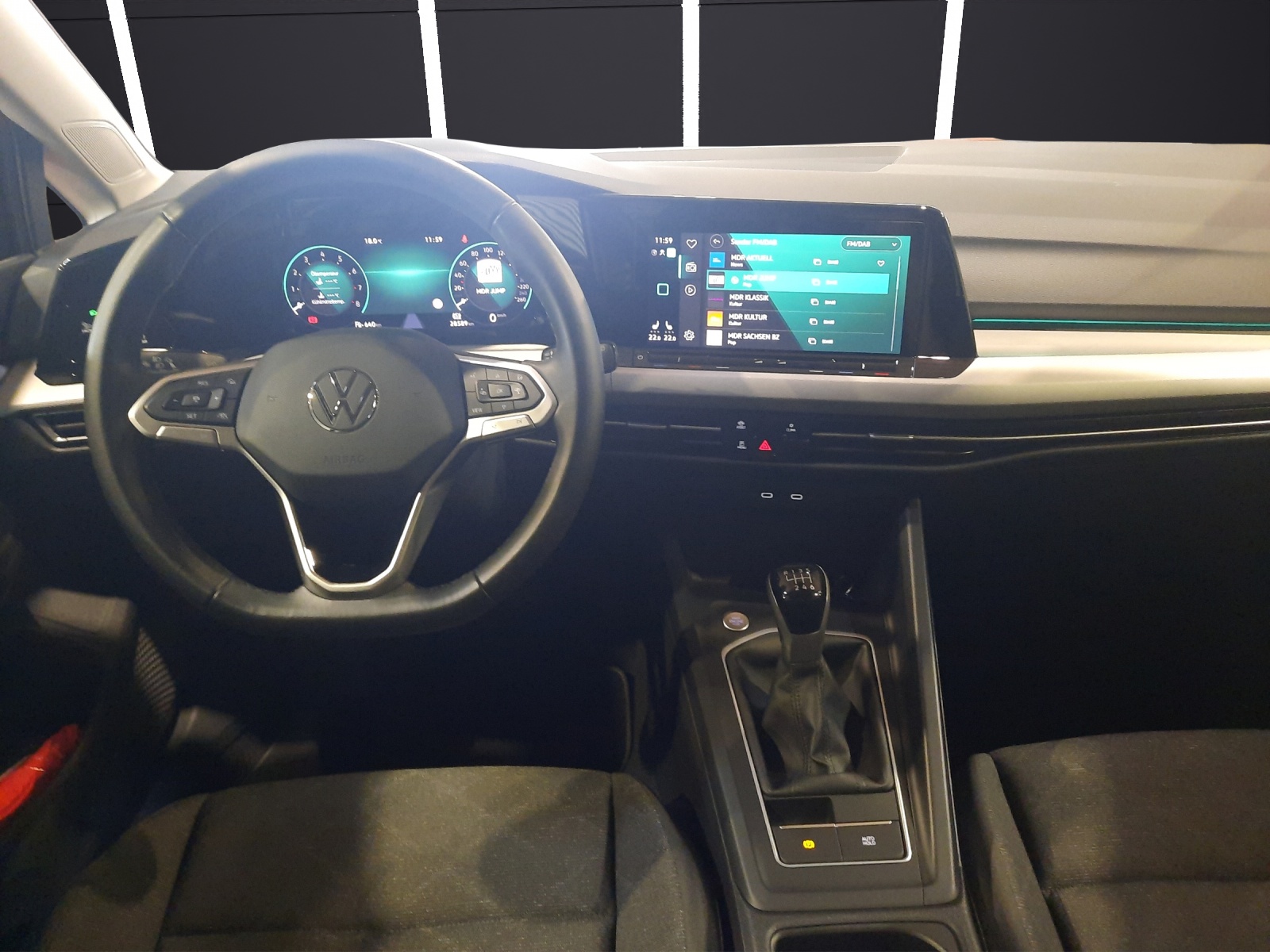Fahrzeugabbildung Volkswagen Golf VIII TSI Life LED NAVI AID ACC PDC DAB+