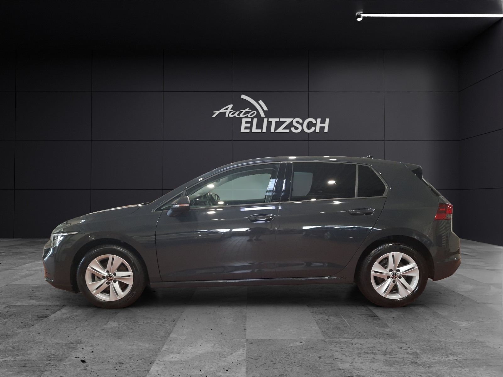 Fahrzeugabbildung Volkswagen Golf VIII TSI Life LED NAVI AID ACC PDC DAB+