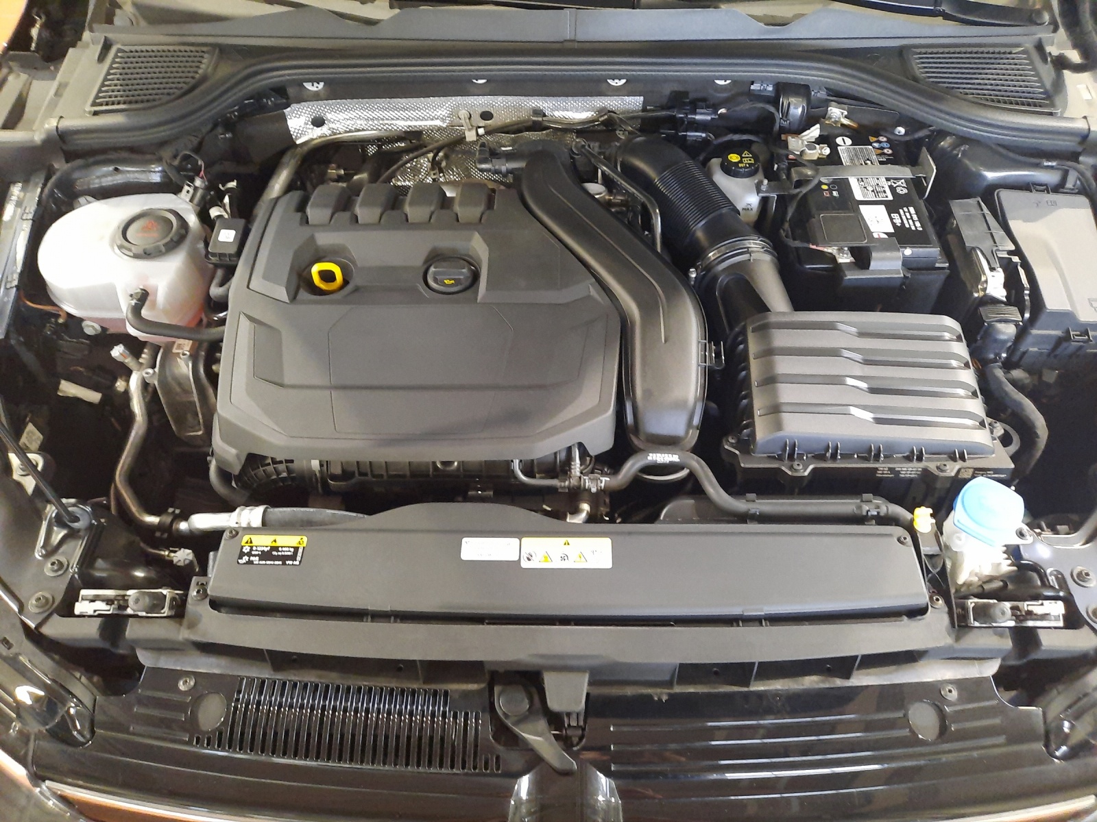 Fahrzeugabbildung Volkswagen Golf VIII TSI Life LED NAVI AID ACC PDC DAB+