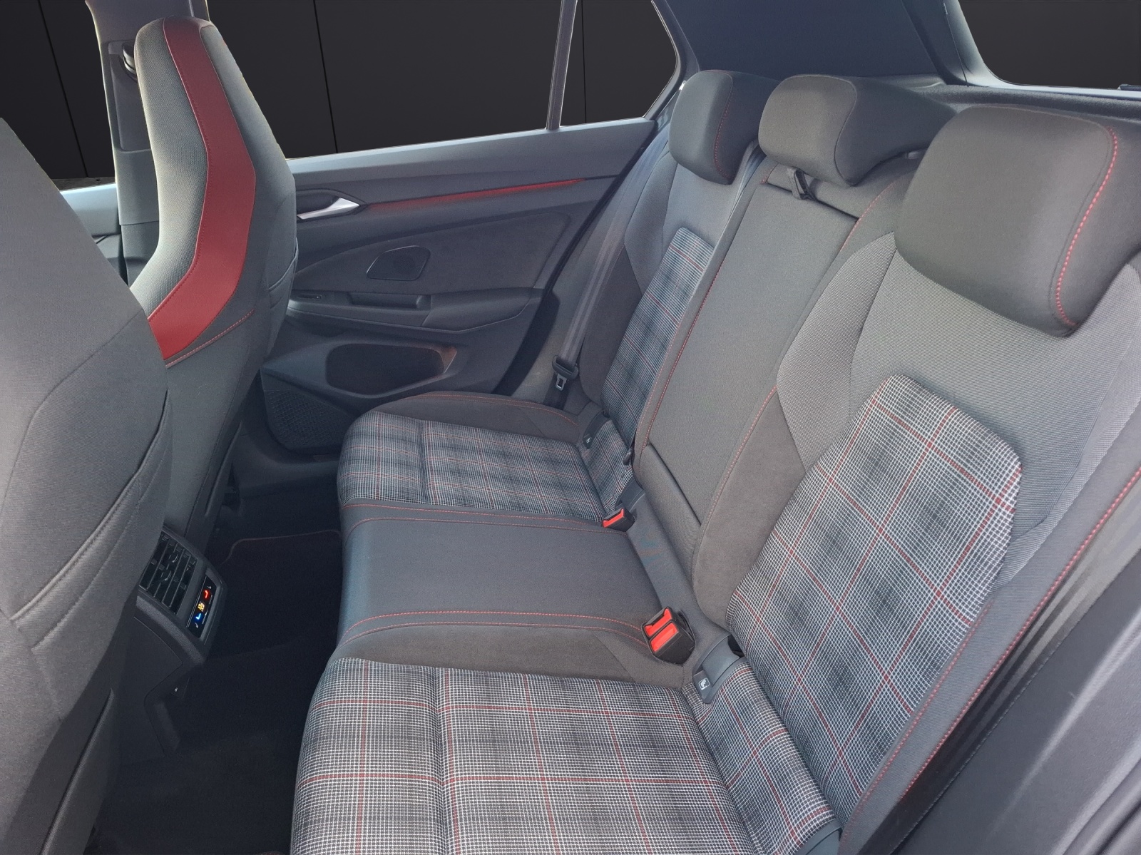 Fahrzeugabbildung Volkswagen Golf VIII GTI DSG Standhzg. Matrix Navi AID Pano HUD ACC RFK SH 19