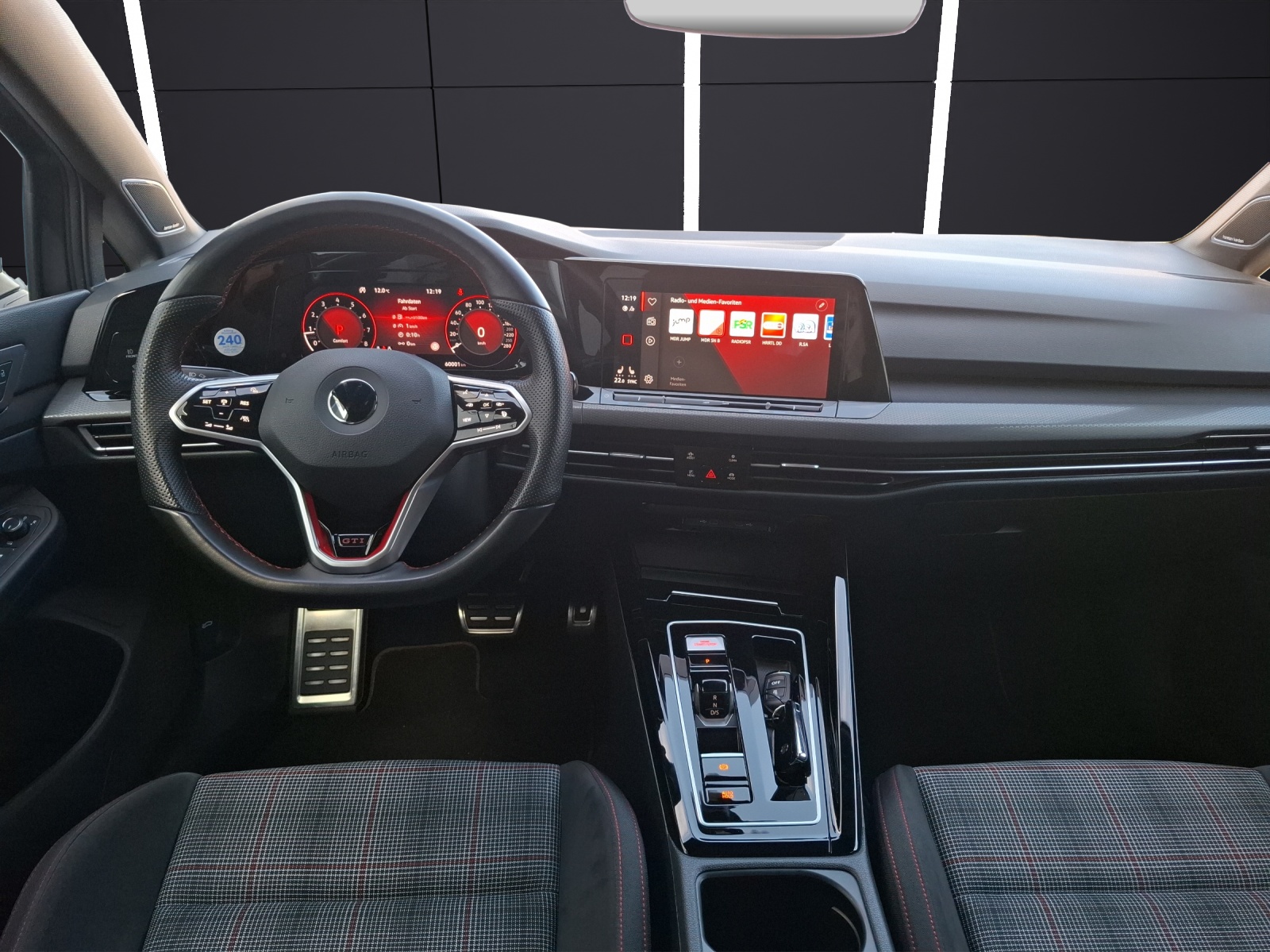 Fahrzeugabbildung Volkswagen Golf VIII GTI DSG Standhzg. Matrix Navi AID Pano HUD ACC RFK SH 19