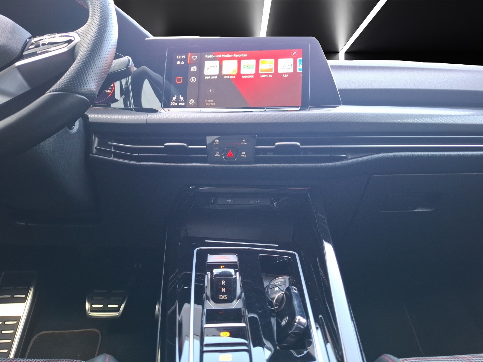 Fahrzeugabbildung Volkswagen Golf VIII GTI DSG Standhzg. Matrix Navi AID Pano HUD ACC RFK SH 19