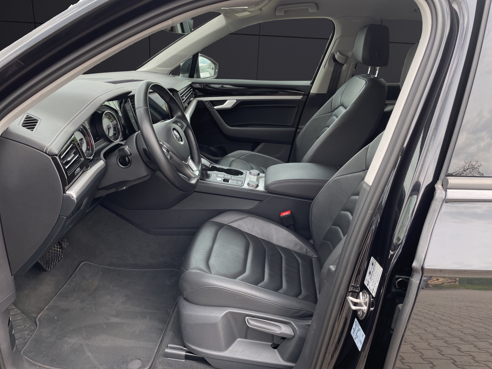 Fahrzeugabbildung Volkswagen Touareg TDI 4M LEDER AHK LED