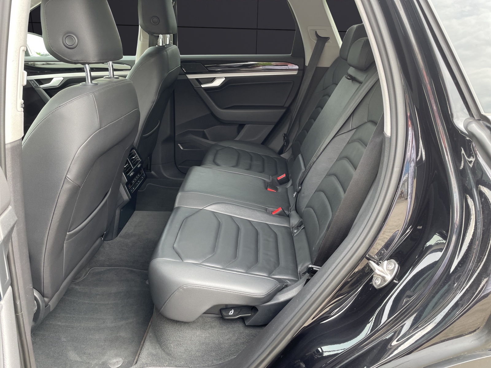 Fahrzeugabbildung Volkswagen Touareg TDI 4M LEDER AHK LED