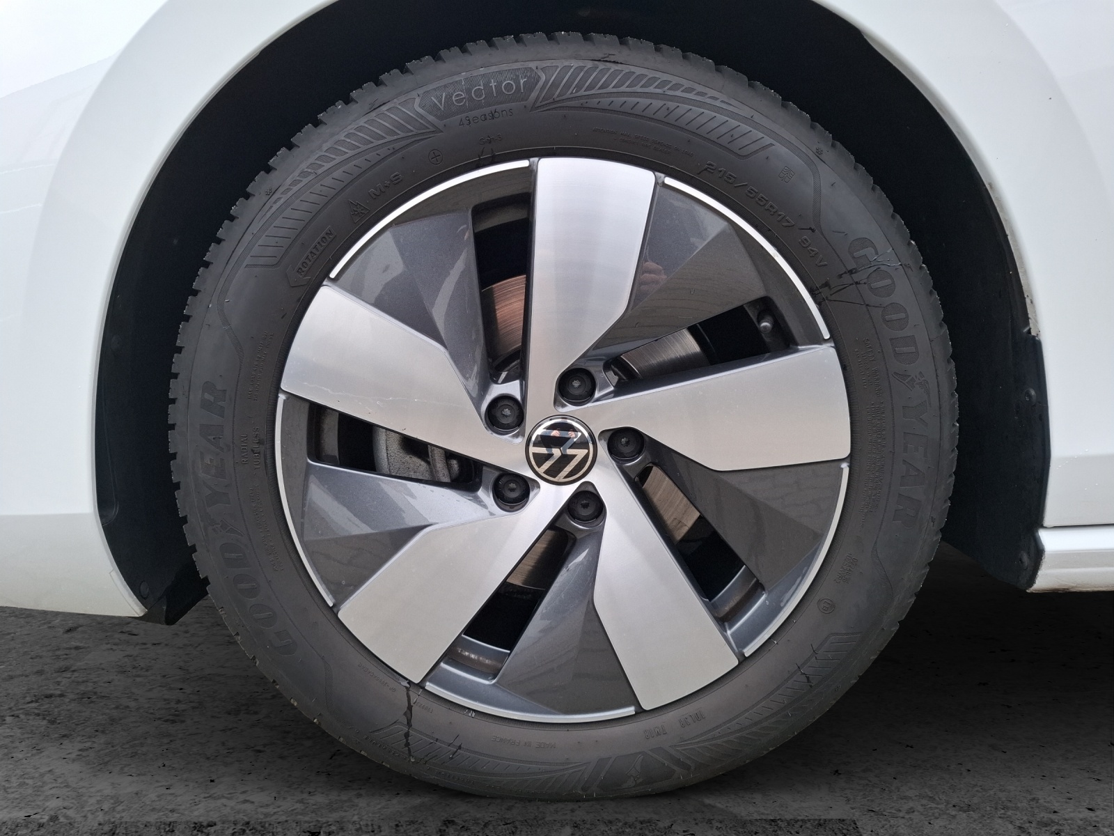 Fahrzeugabbildung Volkswagen Passat TDI DSG Elegance MATRIX ACC AHK AID NAVI