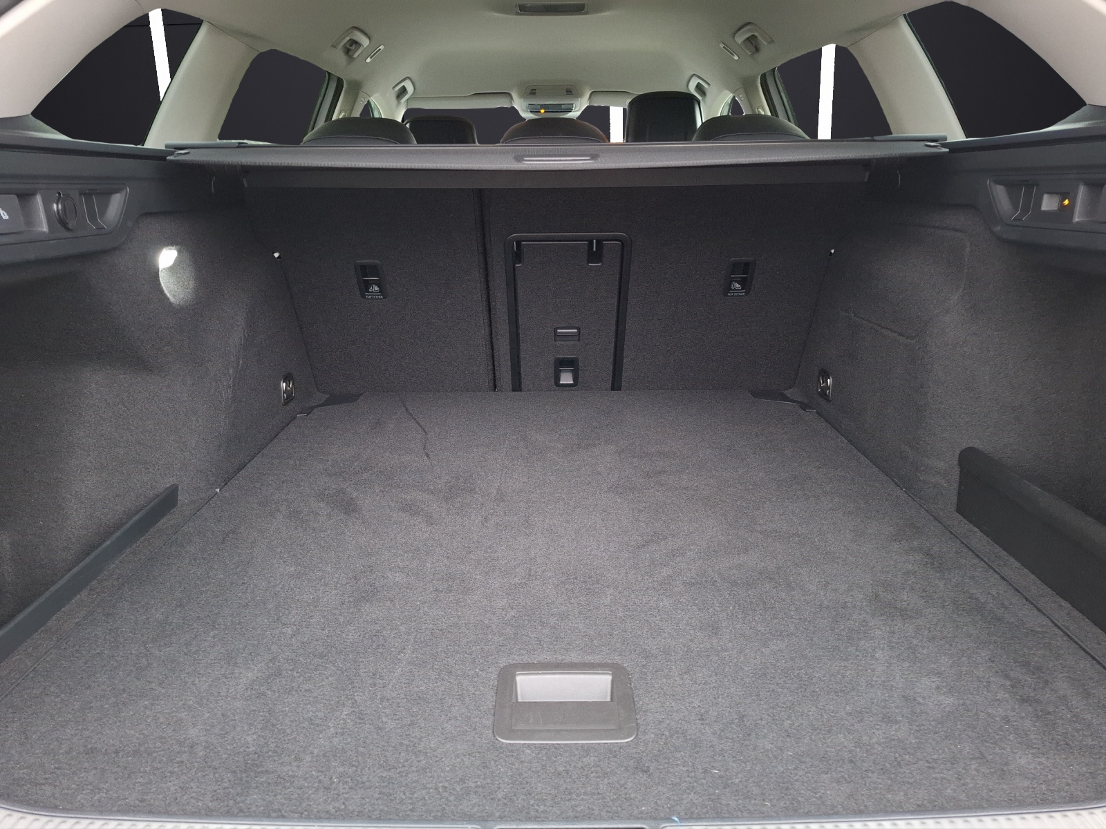 Fahrzeugabbildung Volkswagen Passat TDI DSG Elegance MATRIX ACC AHK AID NAVI