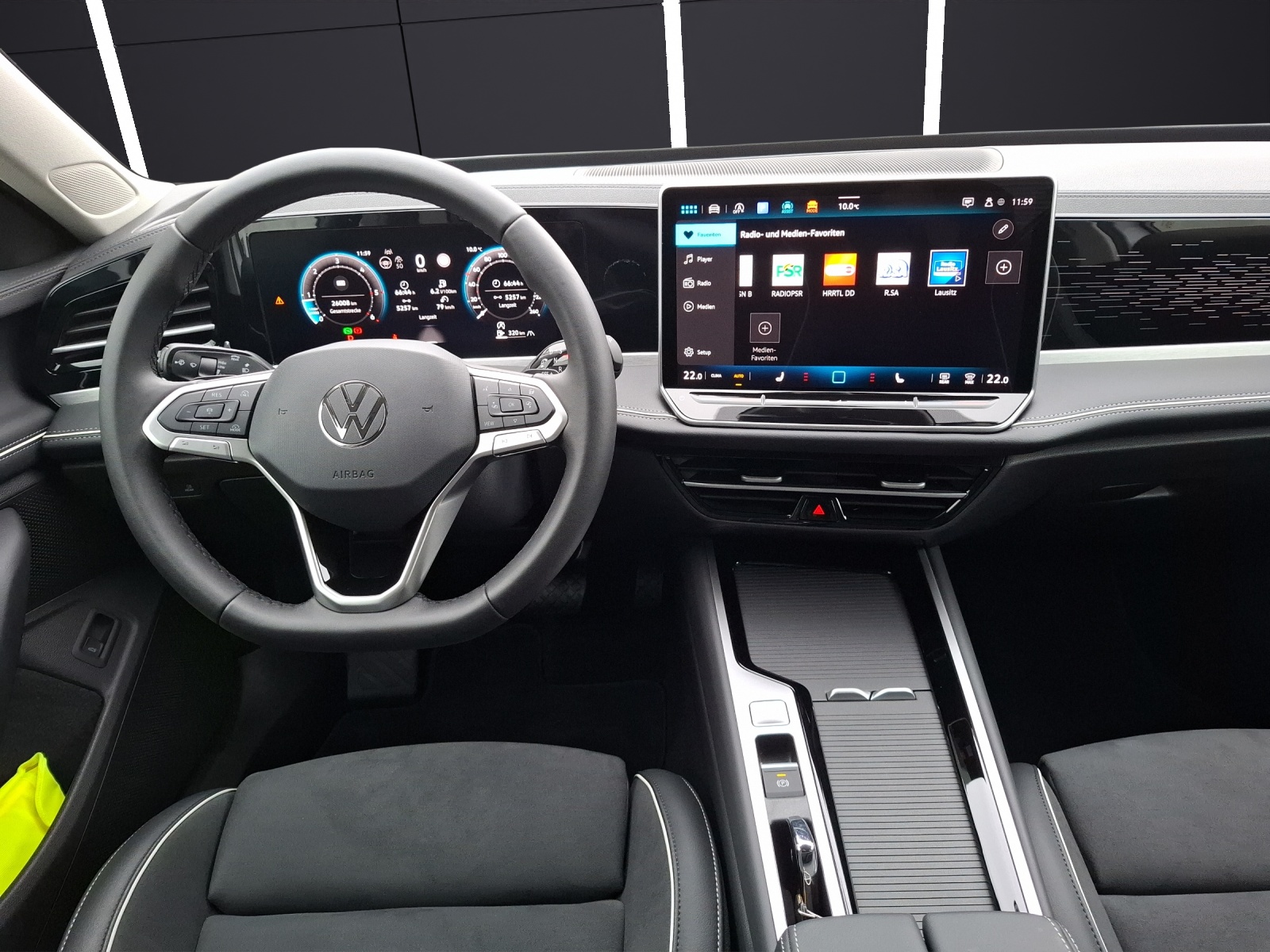 Fahrzeugabbildung Volkswagen Passat TDI DSG Elegance MATRIX ACC AHK AID NAVI