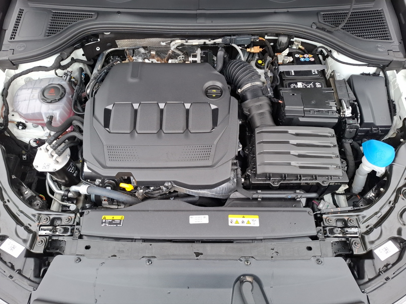 Fahrzeugabbildung Volkswagen Passat TDI DSG Elegance MATRIX ACC AHK AID NAVI