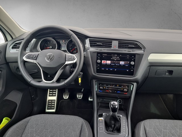 Fahrzeugabbildung Volkswagen Tiguan Move LED RFK ACC NAVI PDC SHZ