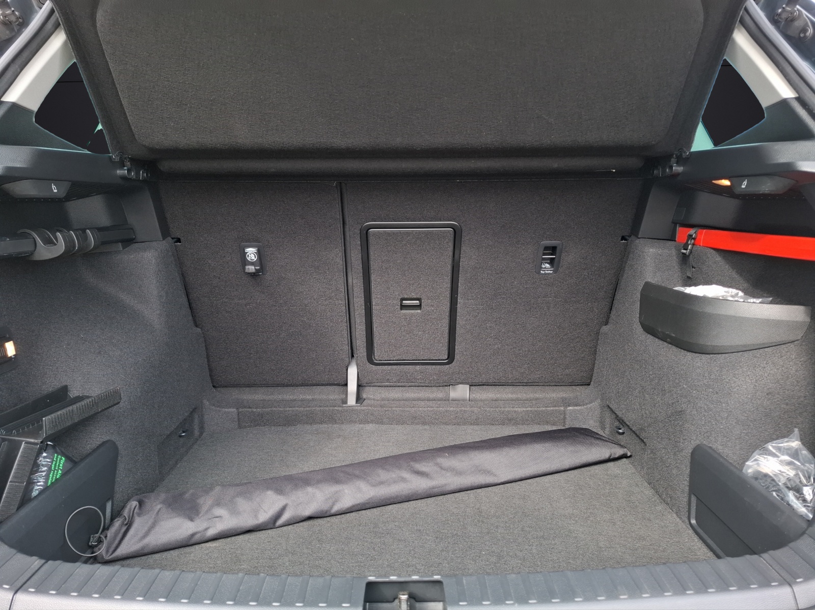 Fahrzeugabbildung SKODA Karoq TSI Ambition LED Navi GRA PDC SH LM