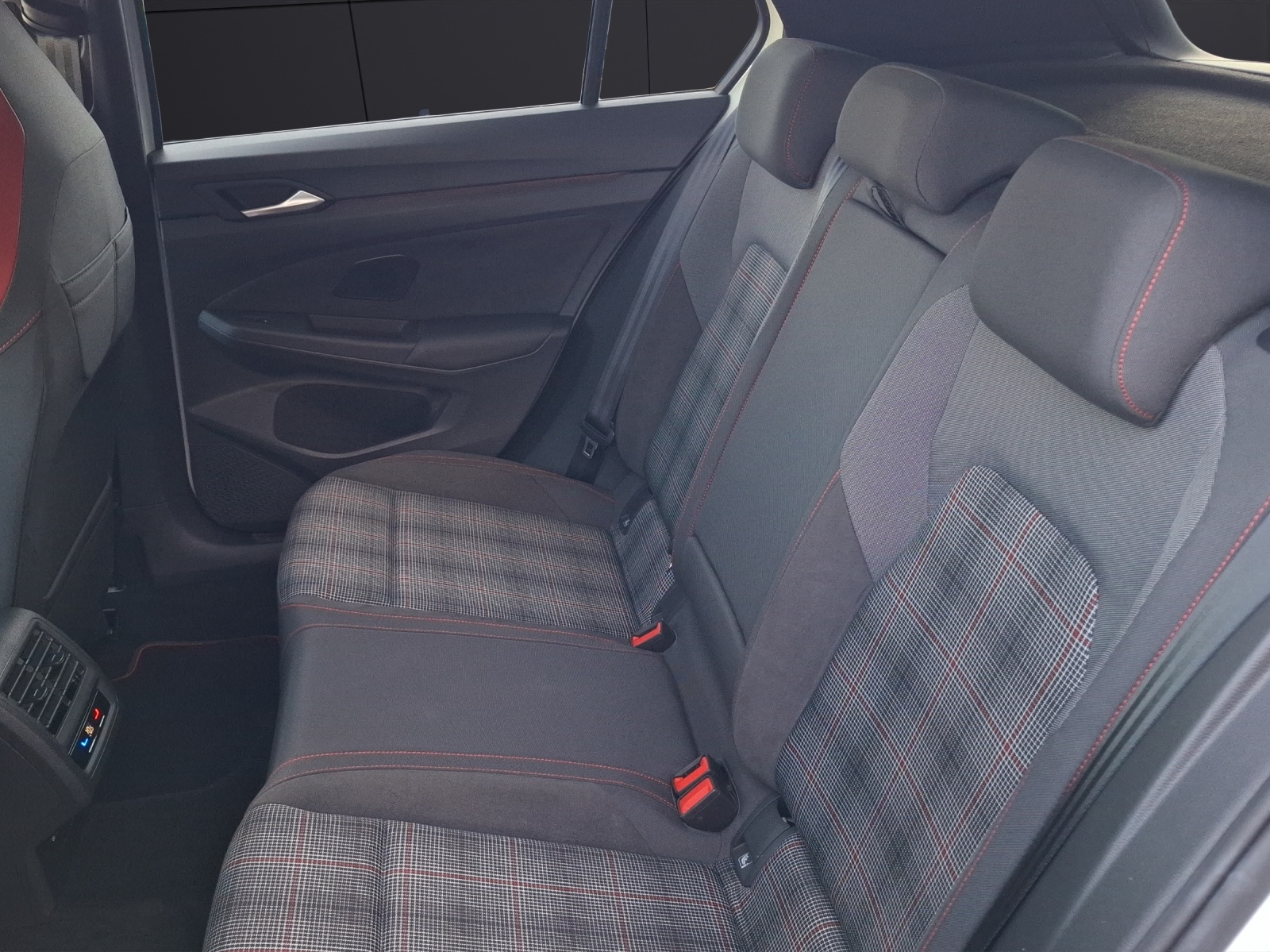 Fahrzeugabbildung Volkswagen Golf VIII GTI DSG Matrix AHK Navi Pano AID ACC RFK Harman SH