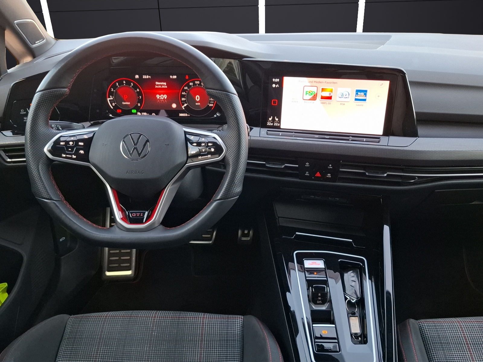 Fahrzeugabbildung Volkswagen Golf VIII GTI DSG Matrix AHK Navi Pano AID ACC RFK Harman SH