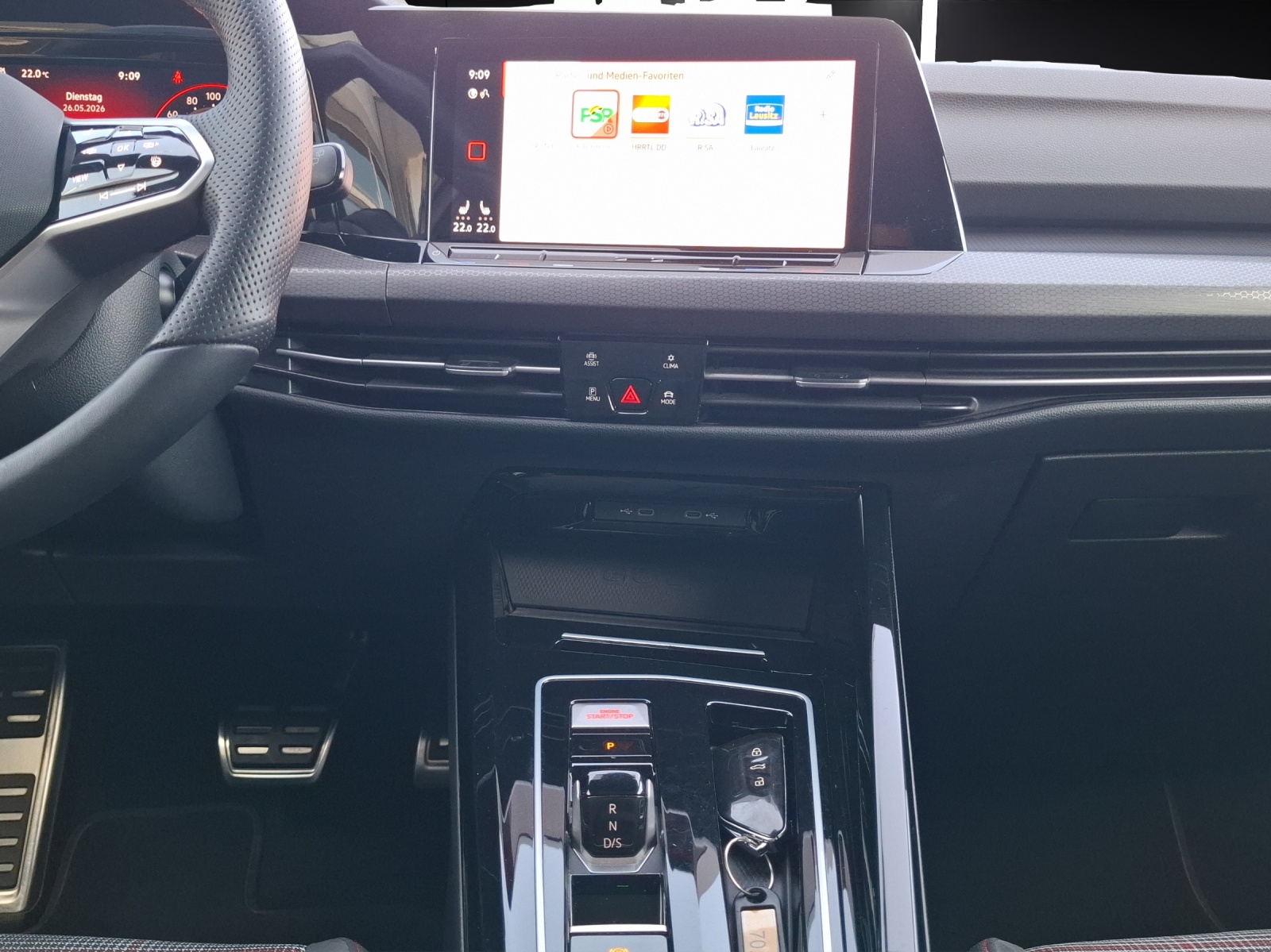 Fahrzeugabbildung Volkswagen Golf VIII GTI DSG Matrix AHK Navi Pano AID ACC RFK Harman SH
