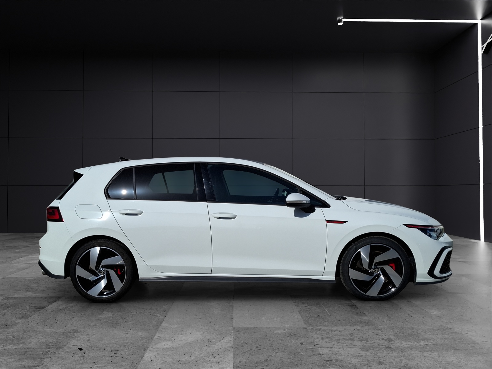 Fahrzeugabbildung Volkswagen Golf VIII GTI DSG Matrix AHK Navi Pano AID ACC RFK Harman SH