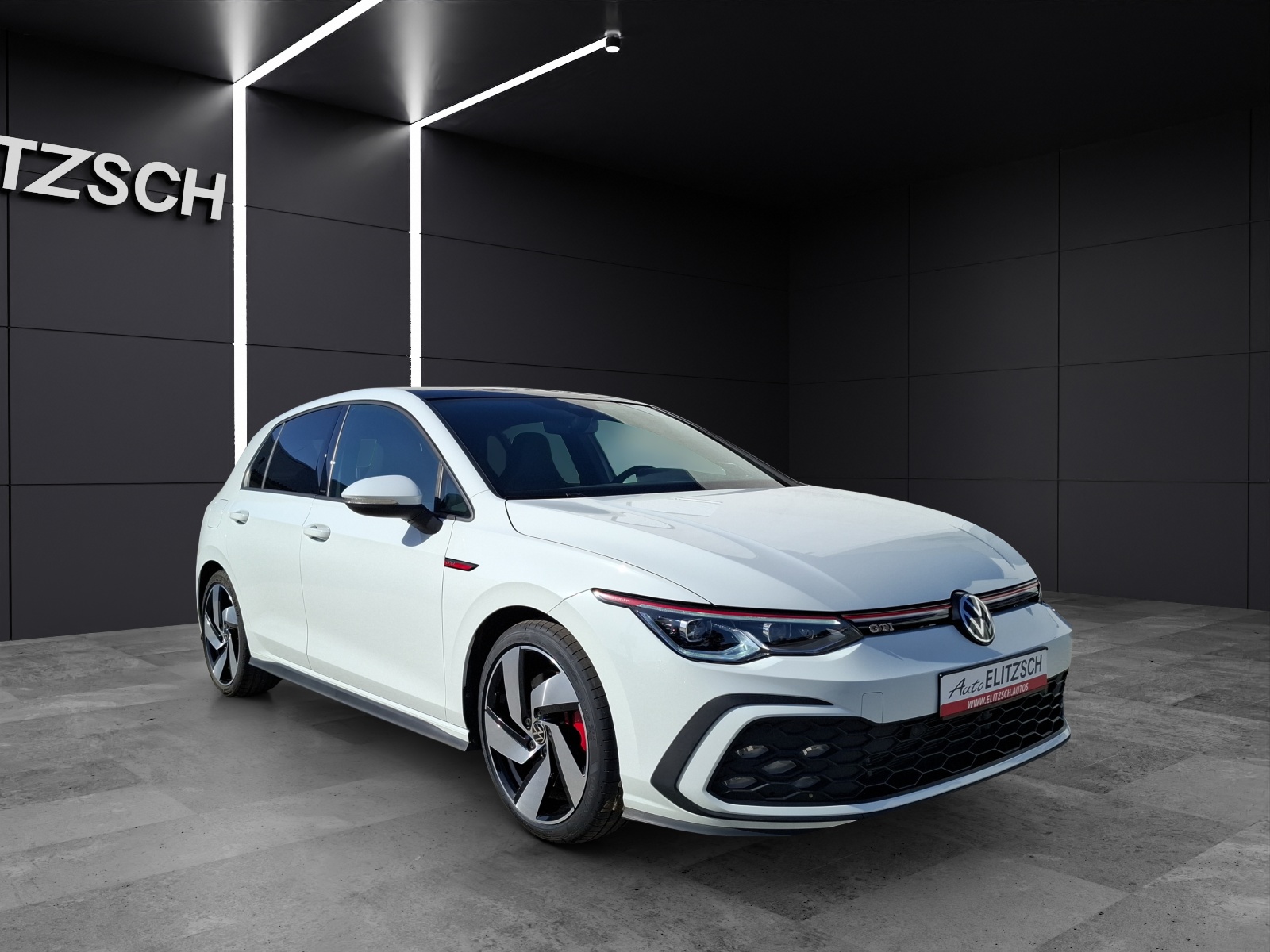 Fahrzeugabbildung Volkswagen Golf VIII GTI DSG Matrix AHK Navi Pano AID ACC RFK Harman SH