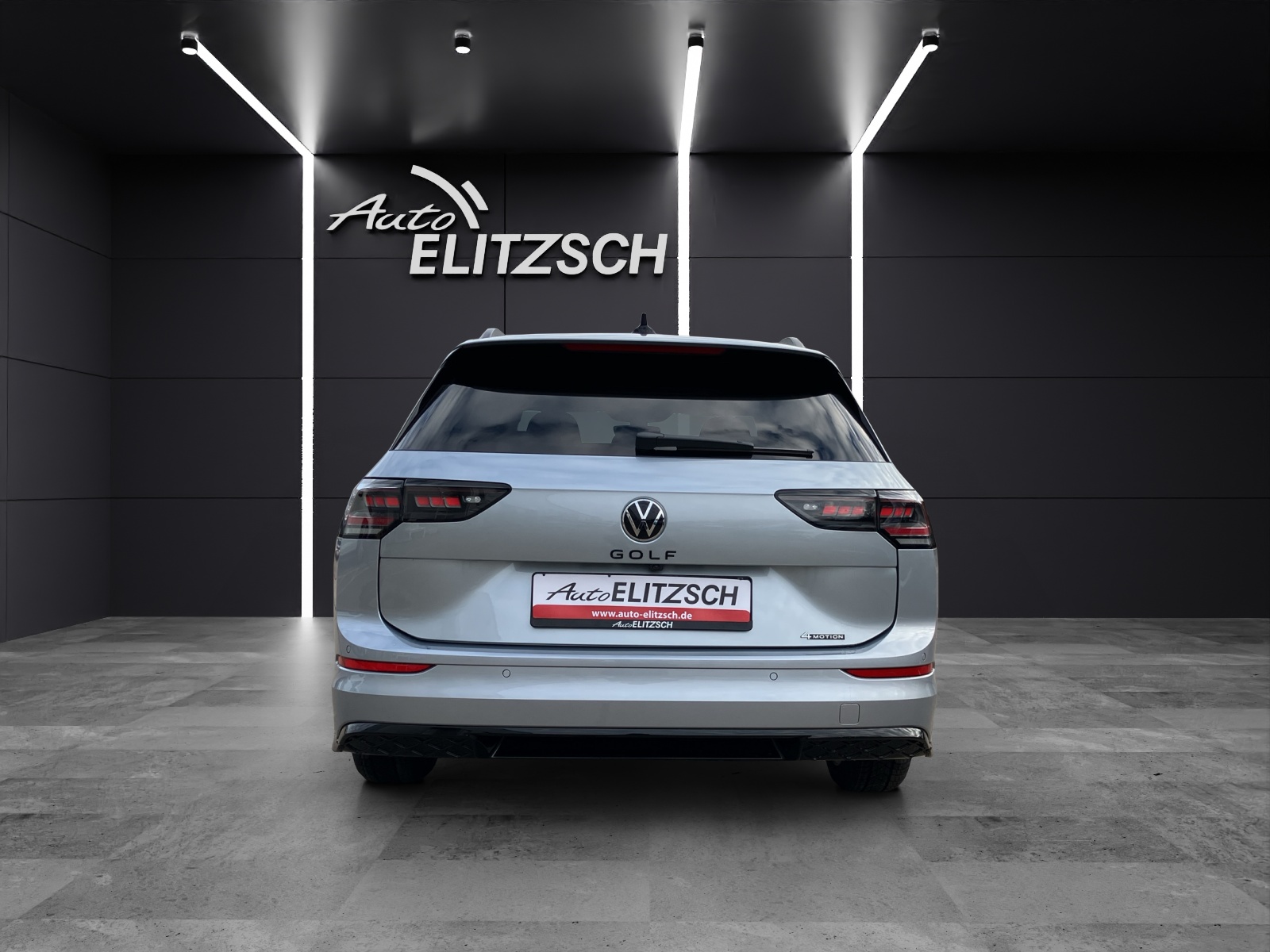 Fahrzeugabbildung Volkswagen Golf VIII Variant R-Line TSI 4M DSG ACC AHK SH LRHzg HuD RearView Ambiente AirCare Navi DAB+