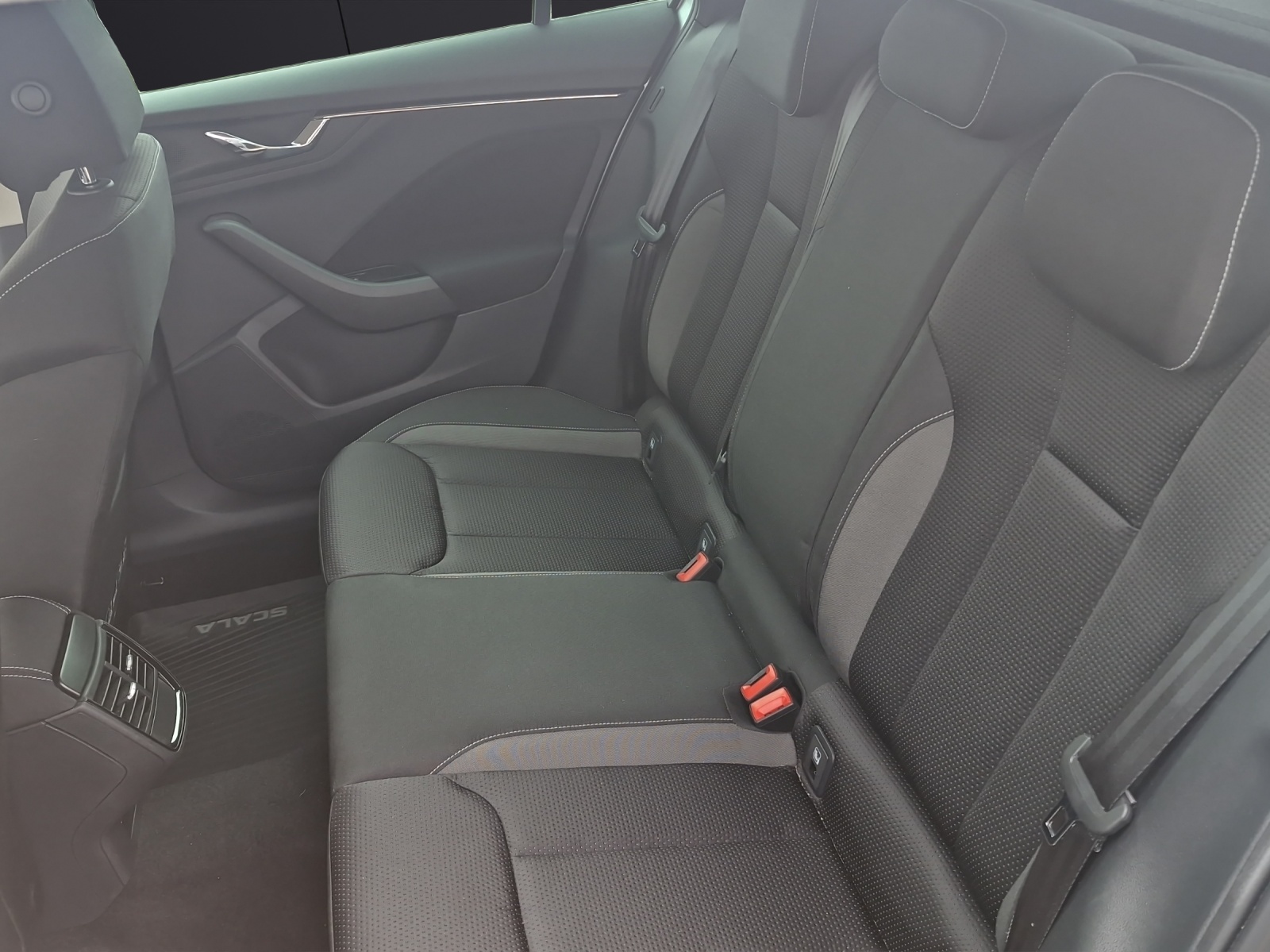 Fahrzeugabbildung SKODA Scala Tour 1.0 TSI LED Navi SHZ VC