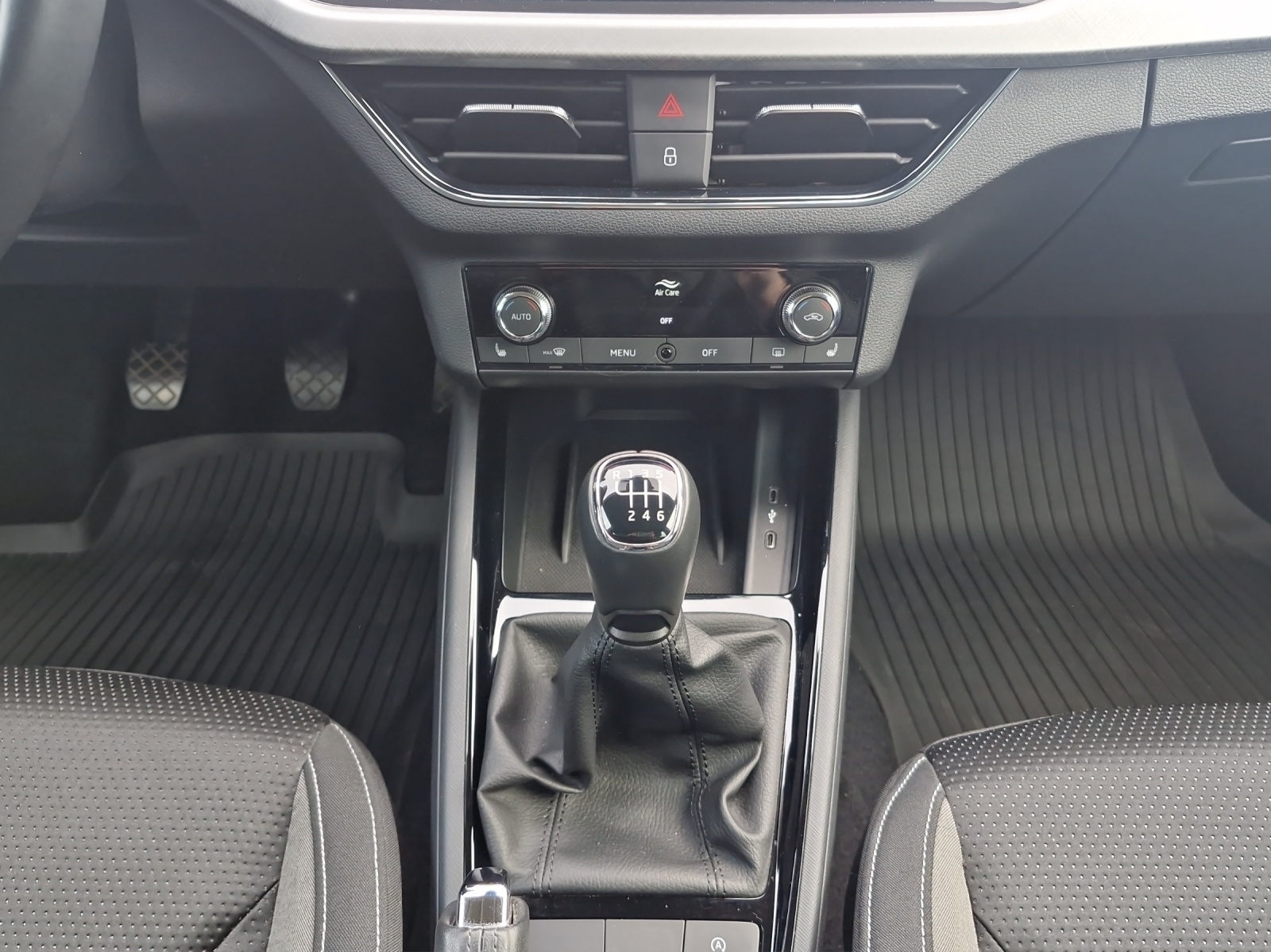 Fahrzeugabbildung SKODA Scala Tour 1.0 TSI LED Navi SHZ VC