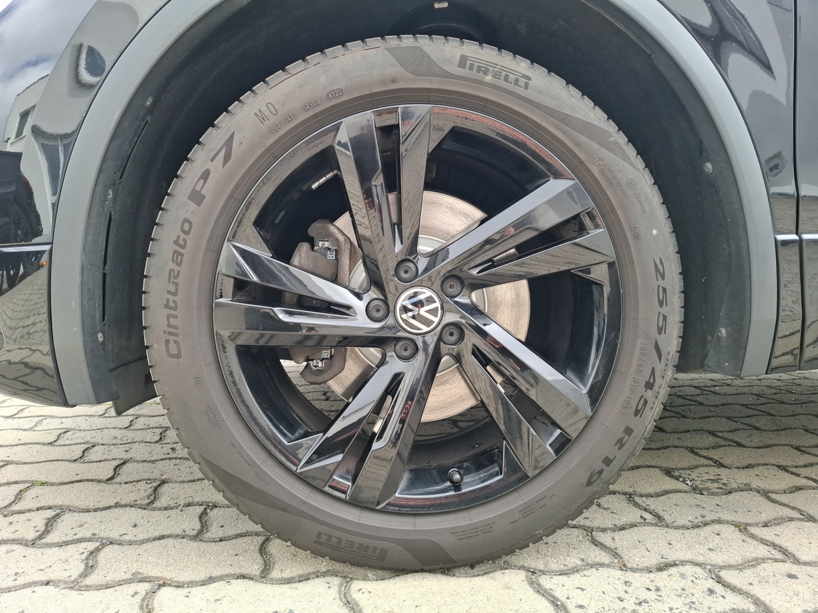 Fahrzeugabbildung Volkswagen Tiguan TDI R-Line DSG 4M Matrix AHK Navi AID ACC RFK 19