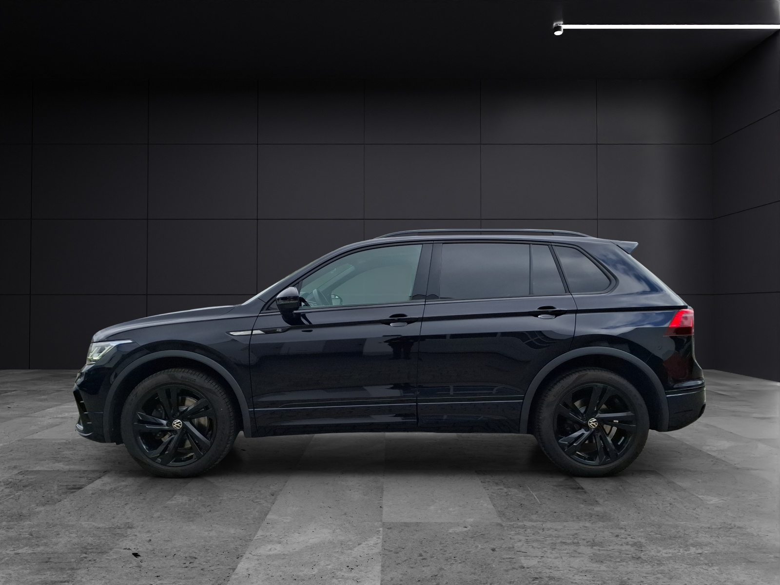 Fahrzeugabbildung Volkswagen Tiguan TDI R-Line DSG 4M Matrix AHK Navi AID ACC RFK 19