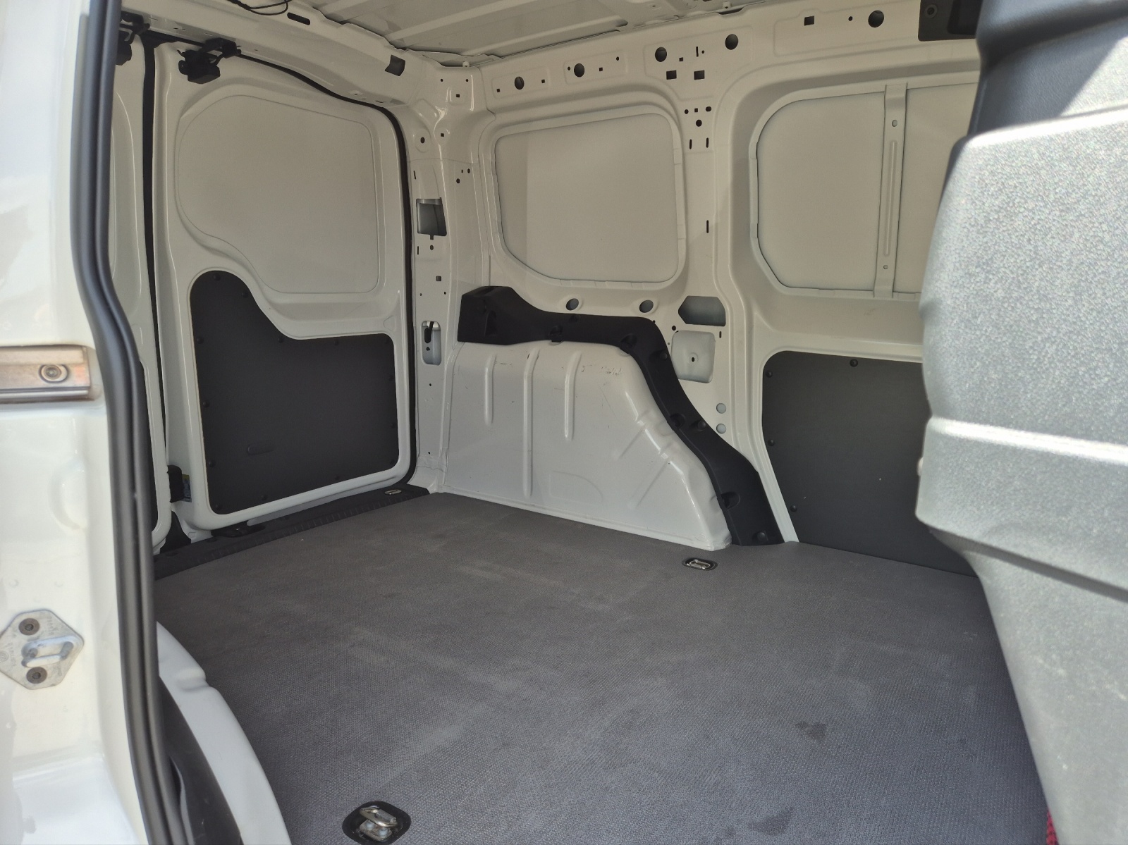 Fahrzeugabbildung Volkswagen Caddy Kasten Flügeltüren Klima DAB PDC