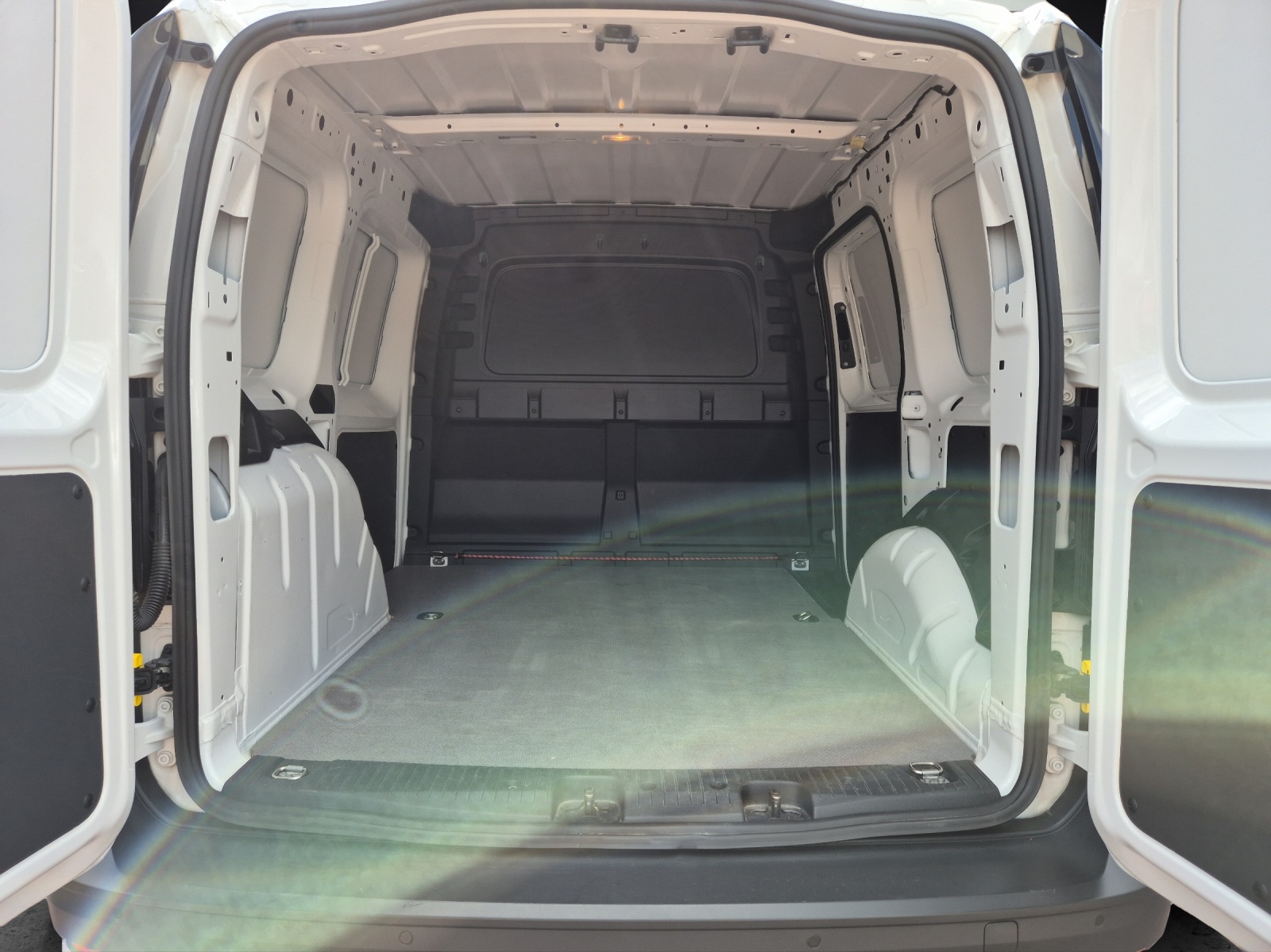 Fahrzeugabbildung Volkswagen Caddy Kasten Flügeltüren Klima DAB PDC