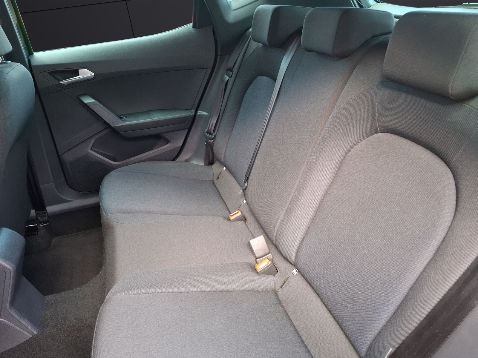 Fahrzeugabbildung SEAT Arona TSI FR-Line DSG LED Navi AID ACC RFK SH LM