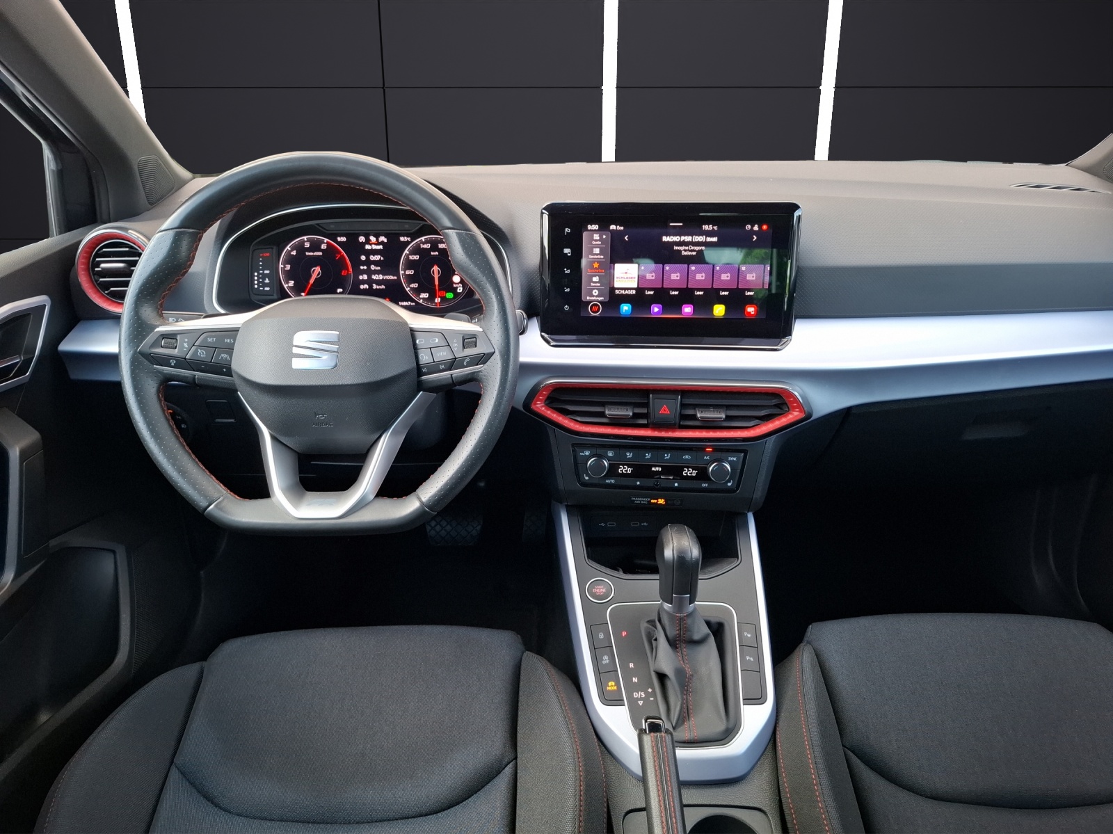 Fahrzeugabbildung SEAT Arona TSI FR-Line DSG LED Navi AID ACC RFK SH LM