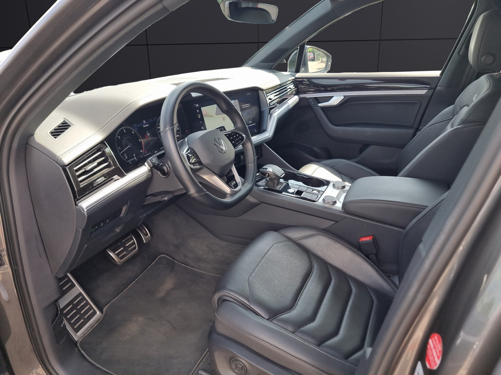 Fahrzeugabbildung Volkswagen Touareg TDI R-Line 4M Matrix STH Luft Pano RFK AppCon ACC SH